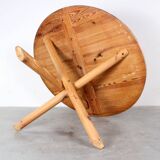 Pine round tripod dining table