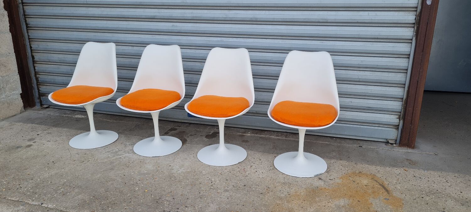 Set of two chairs "Tulip" by Eero Saarinen for Knoll
