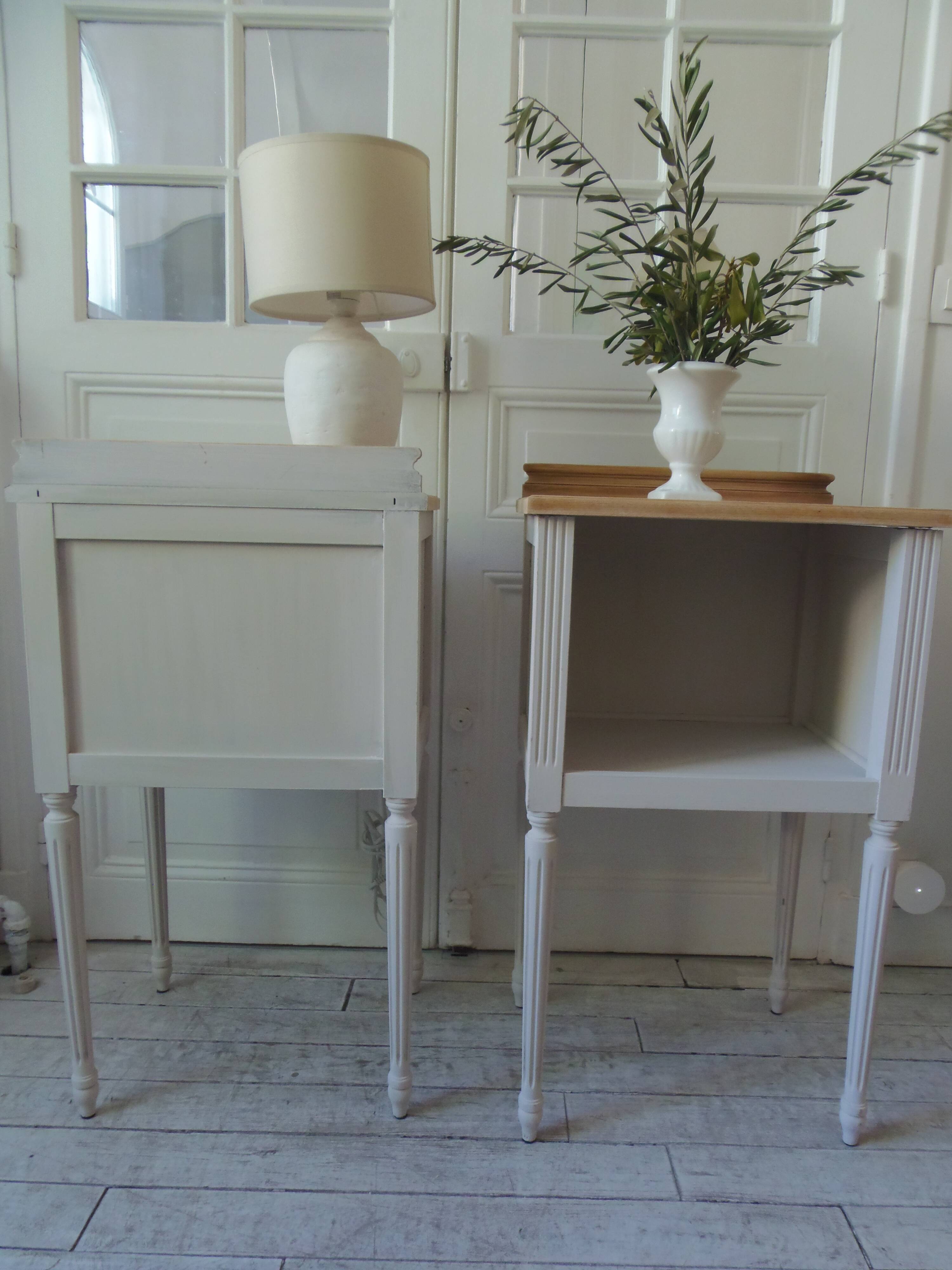 Pair of bedside tables, end tables re-enchanted in pearl gray, wooden top.