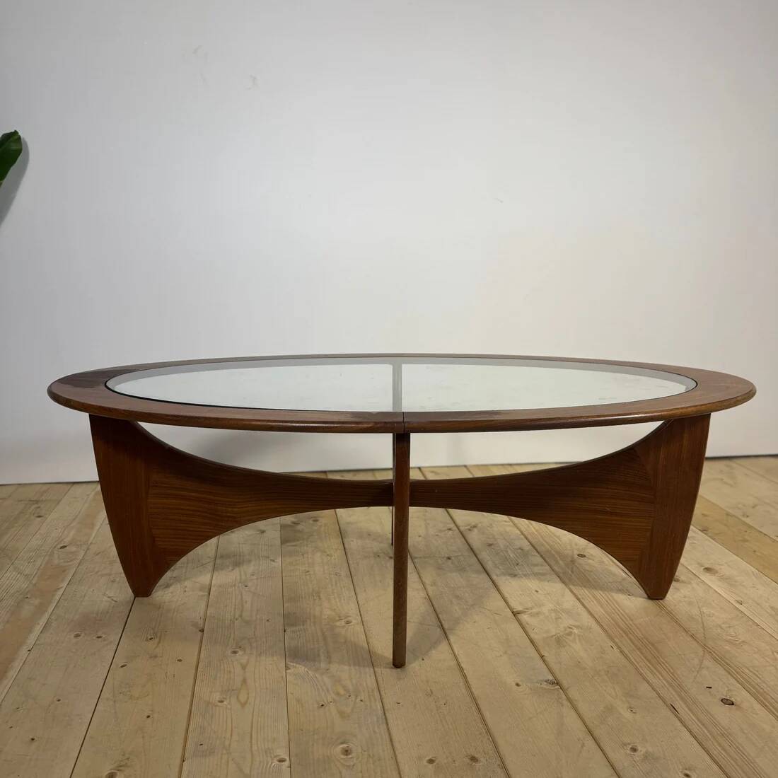 G-Plan Astro oval coffee table in teak and glass – Mid-century icon