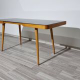 Table basse par Jiri Jiroutek