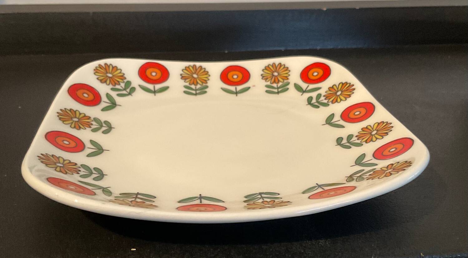 Series of 6 vintage porcelain plates France