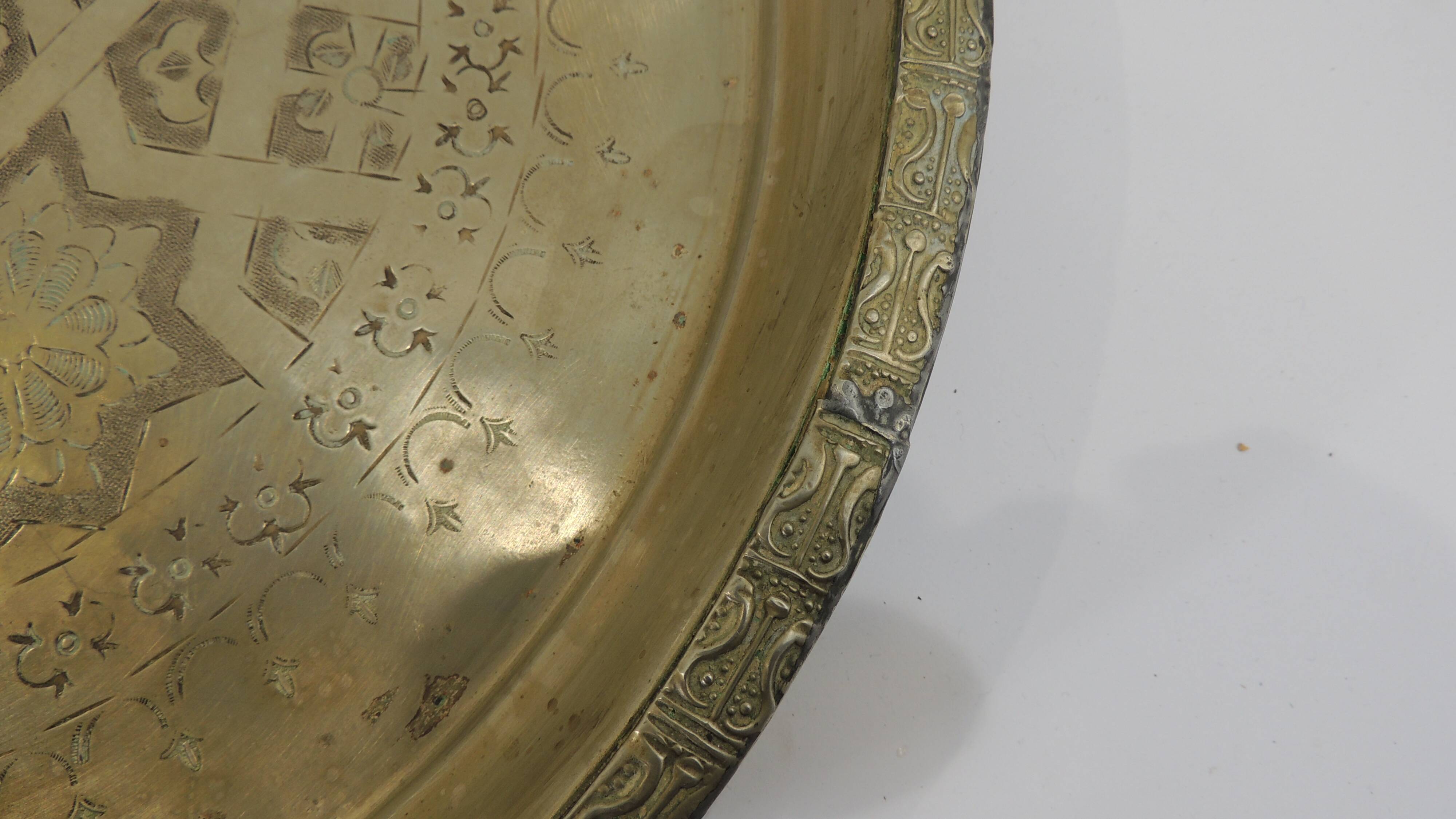 Serving tray or decoration / Artisanal North Africa / Vintage
