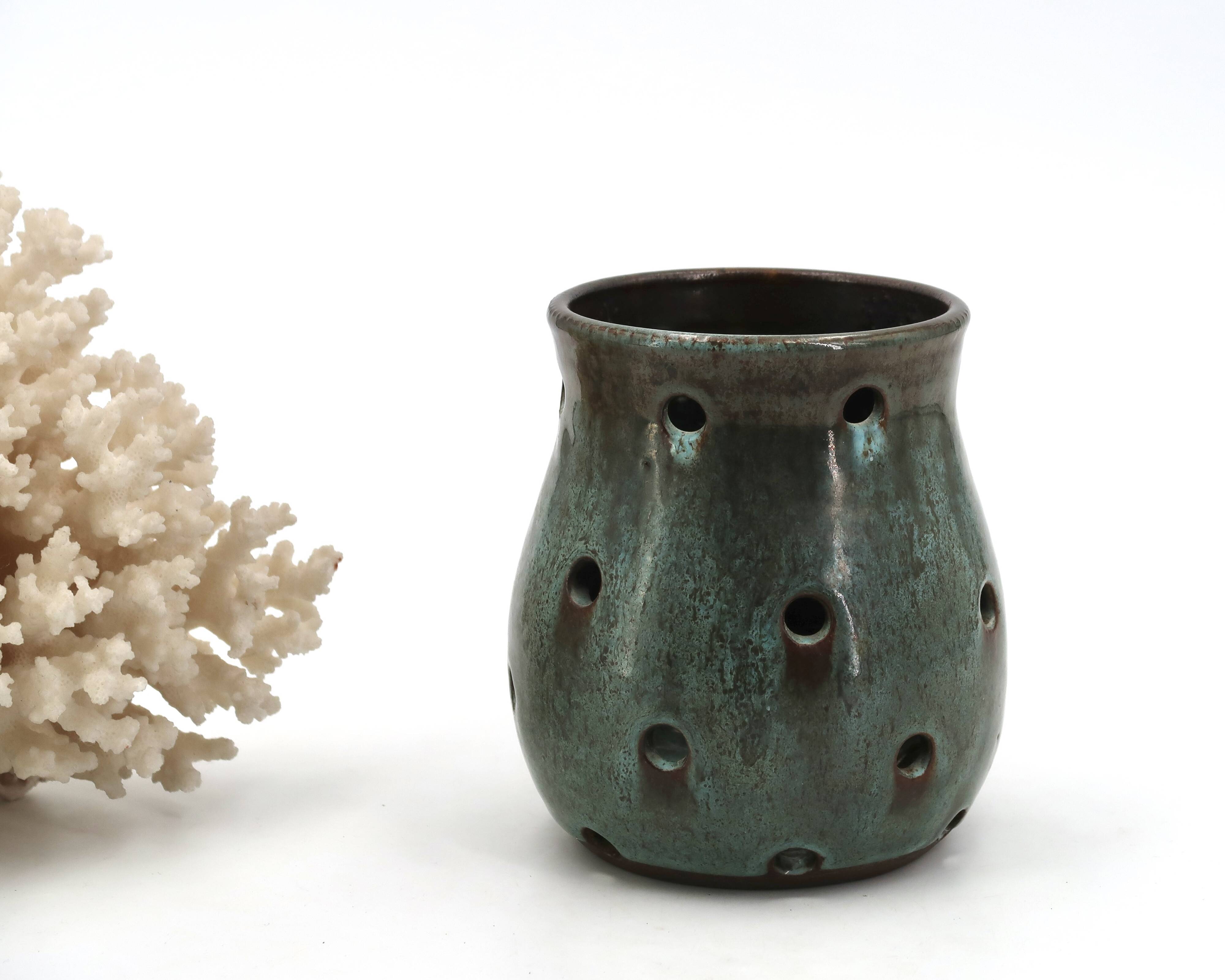 Ceramic pot for draining the cutlery of Jeanne and Norbert Pierlot