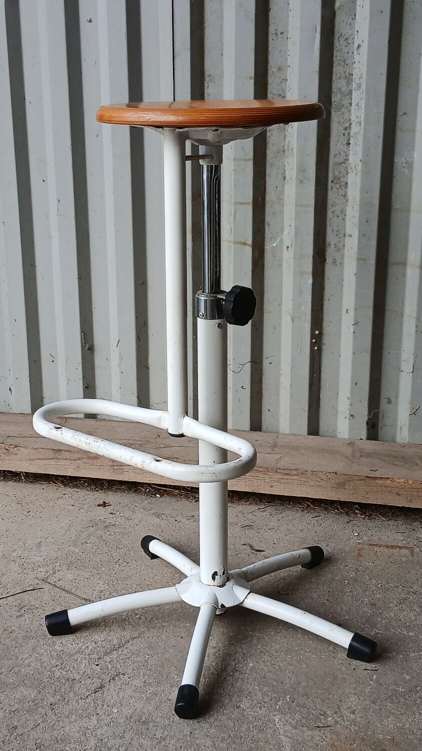Telescopic bar or workshop stool