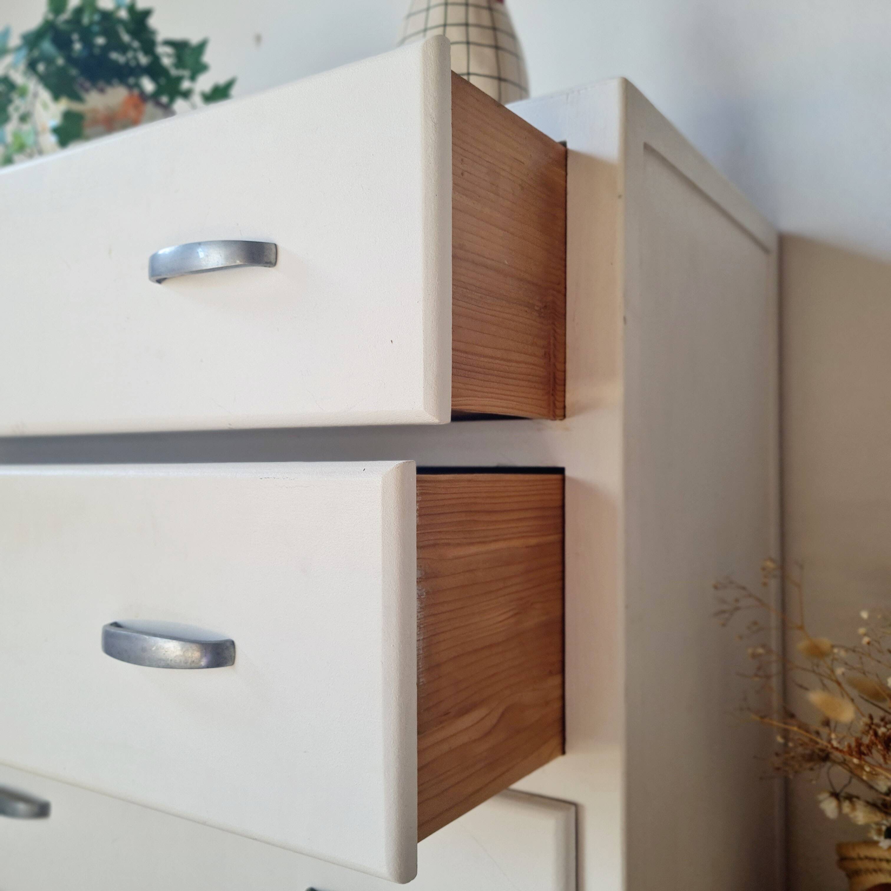 White vintage commode from the 1960s.