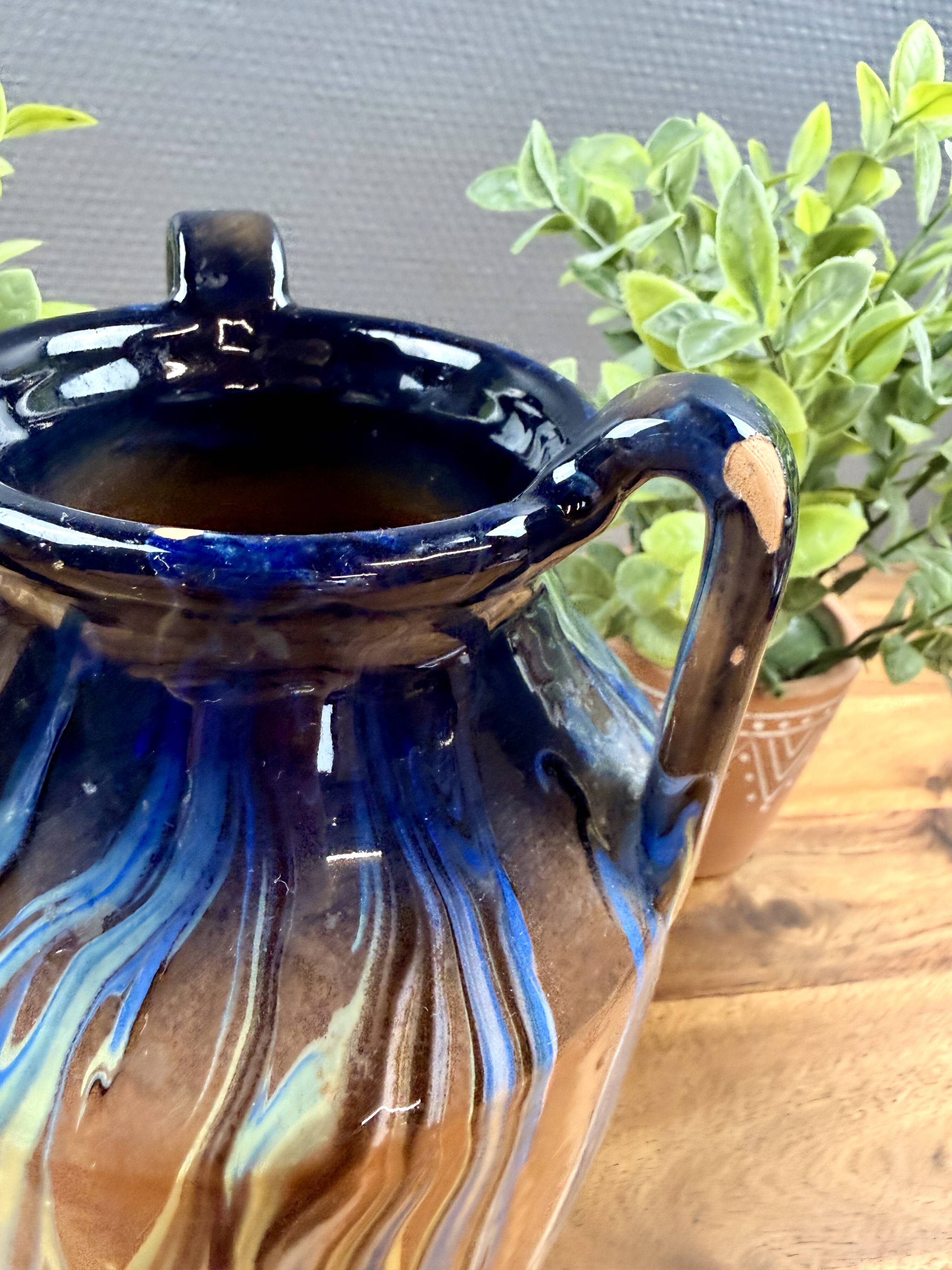 Ceramic vase with handles, flamed decoration – in the style of Capron