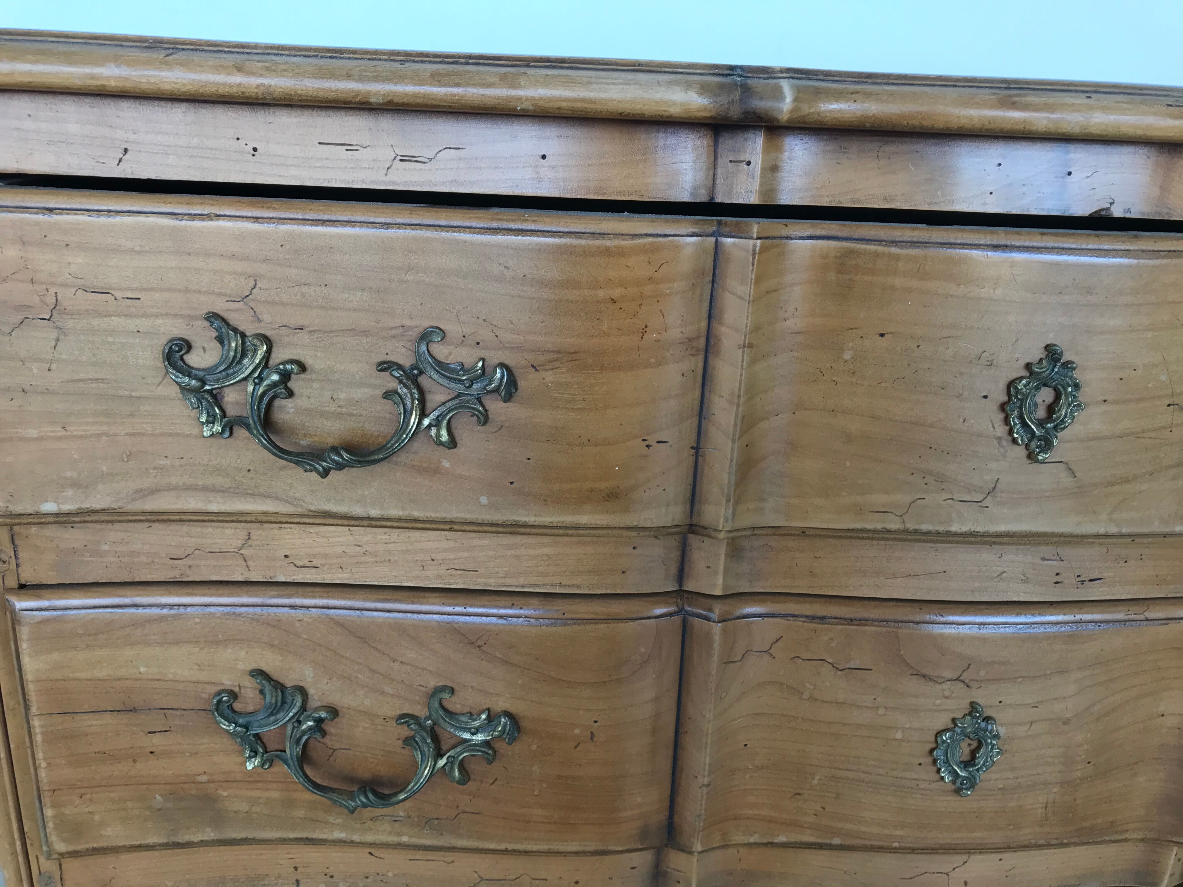 Three-drawer Louis XV-style dresser