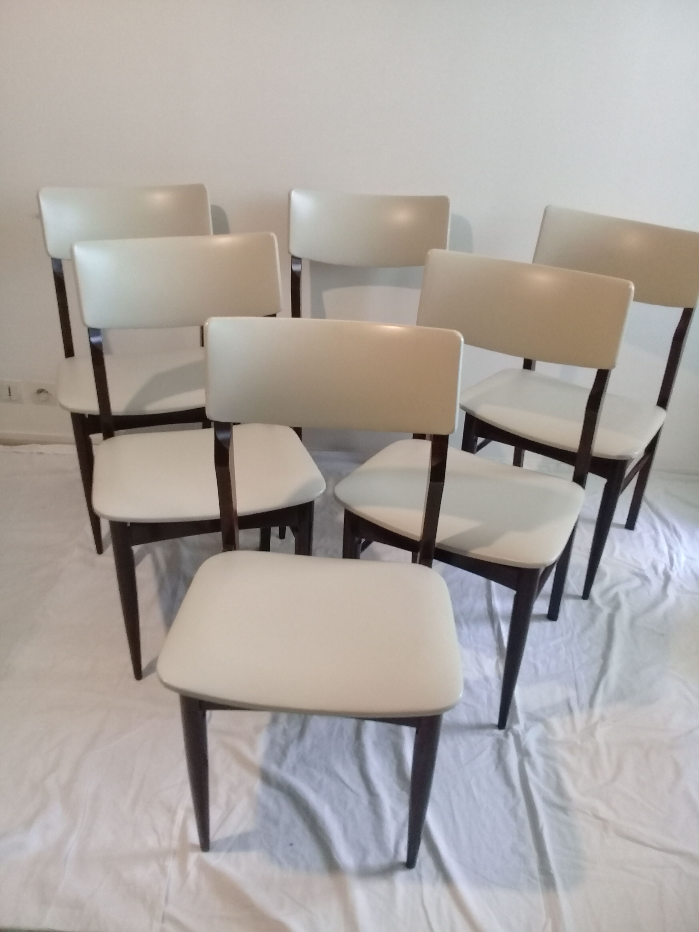Suite of 6 scandinavian chairs