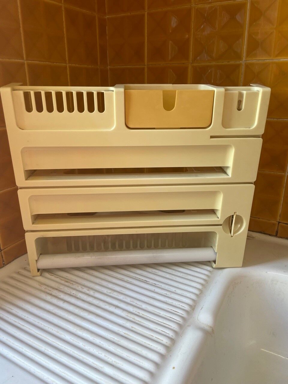 Servant wall kitchen door sopalin paper towel and food film and aluminum kitchen