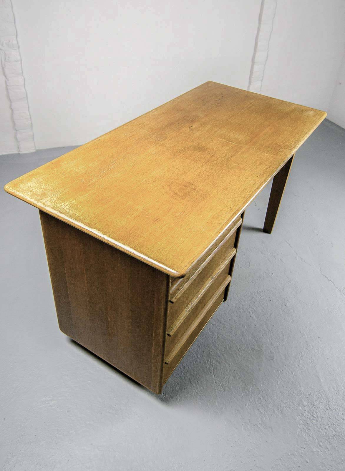Cees Braakman Dutch Design EE02 Oak Desk for Pastoe. The Netherlands, 1950s