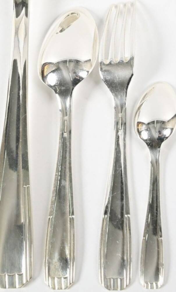 Silver-plated metal cutlery set