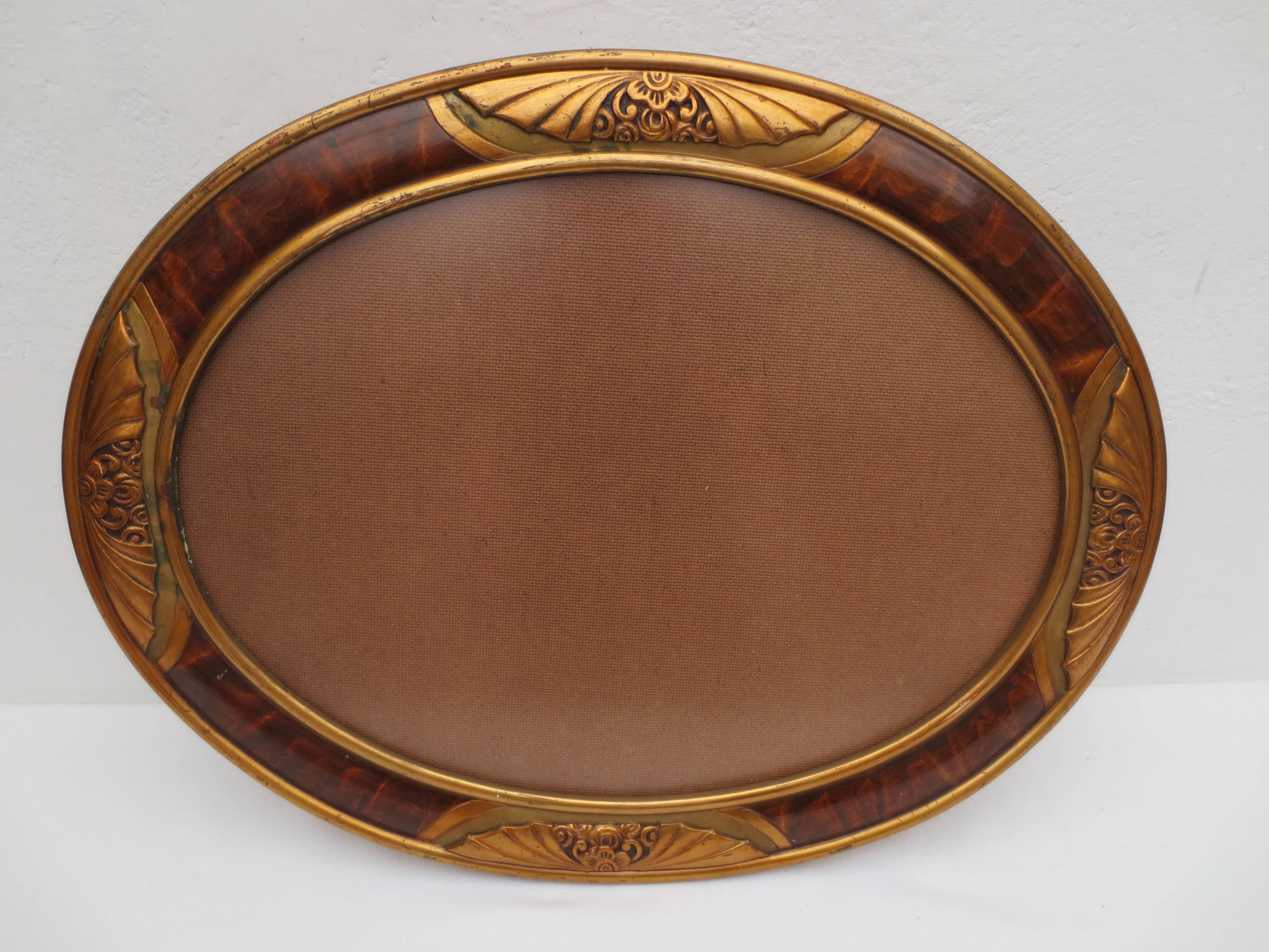 Cadre art nouveau ovale  en bois, décor flamé et  or
