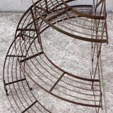 Half-moon plant holder