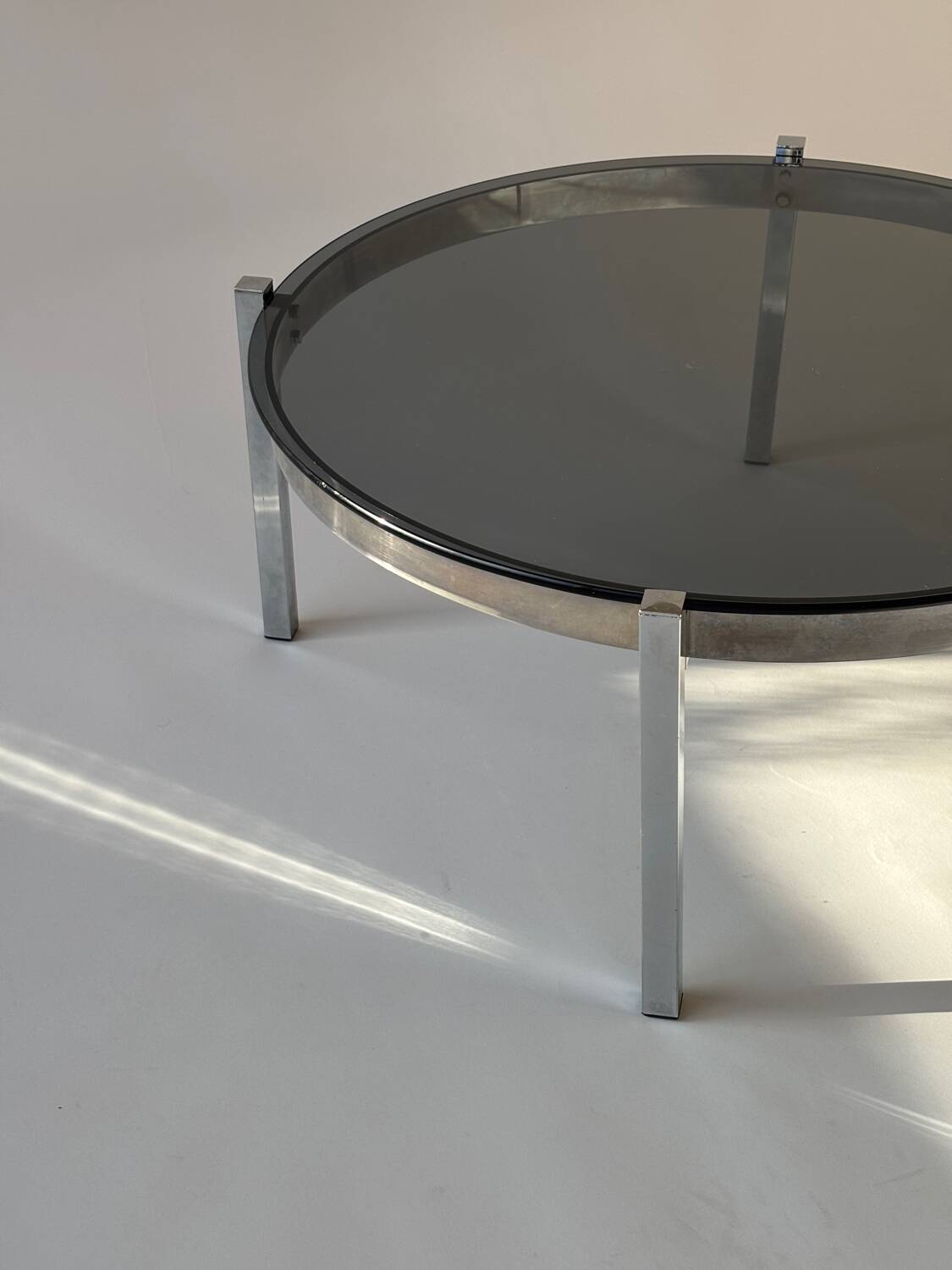 Table basse, chrome et verre fumé, 1970
