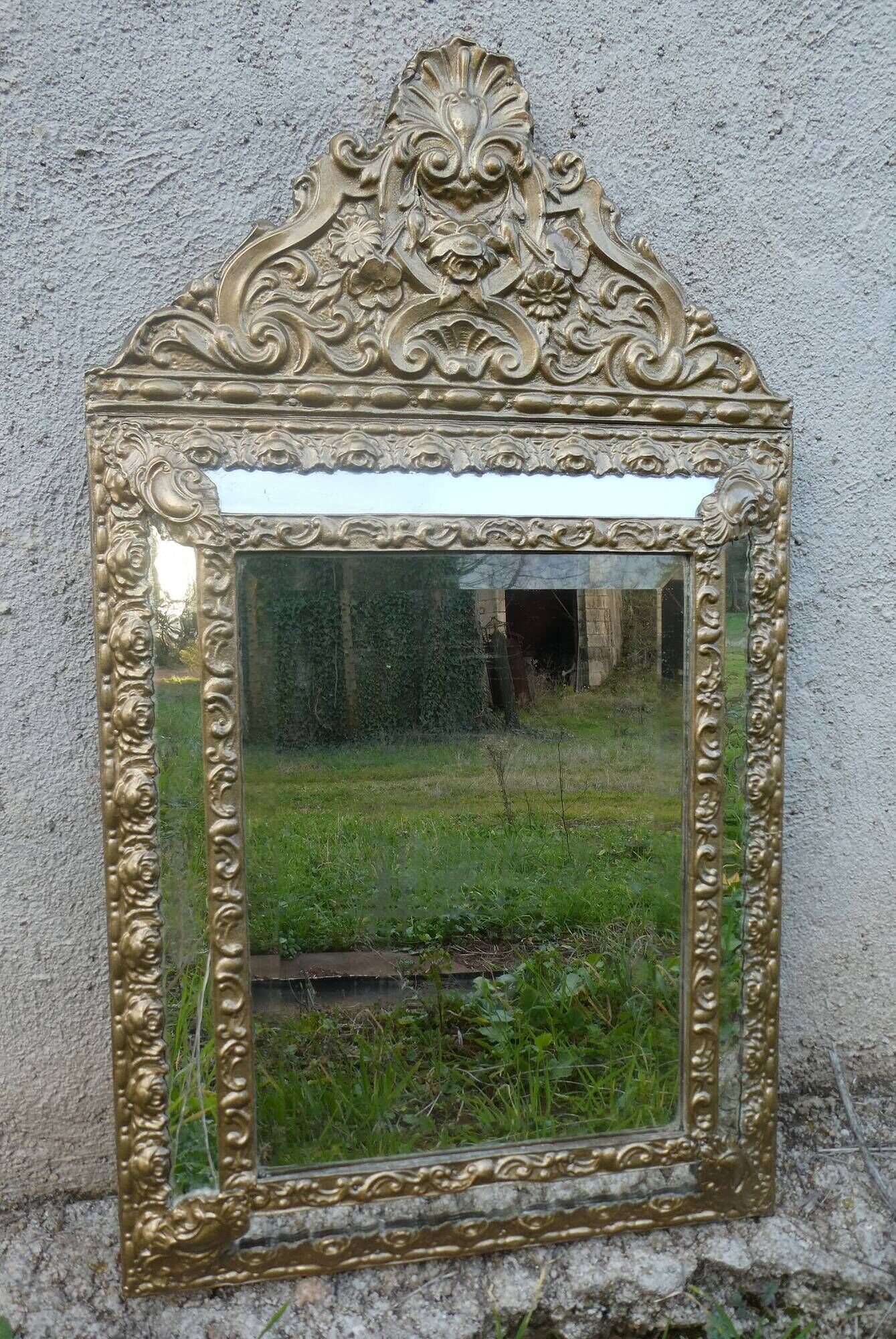 Old mirror with closed screens in golden repelled brass 72 x 42 cm