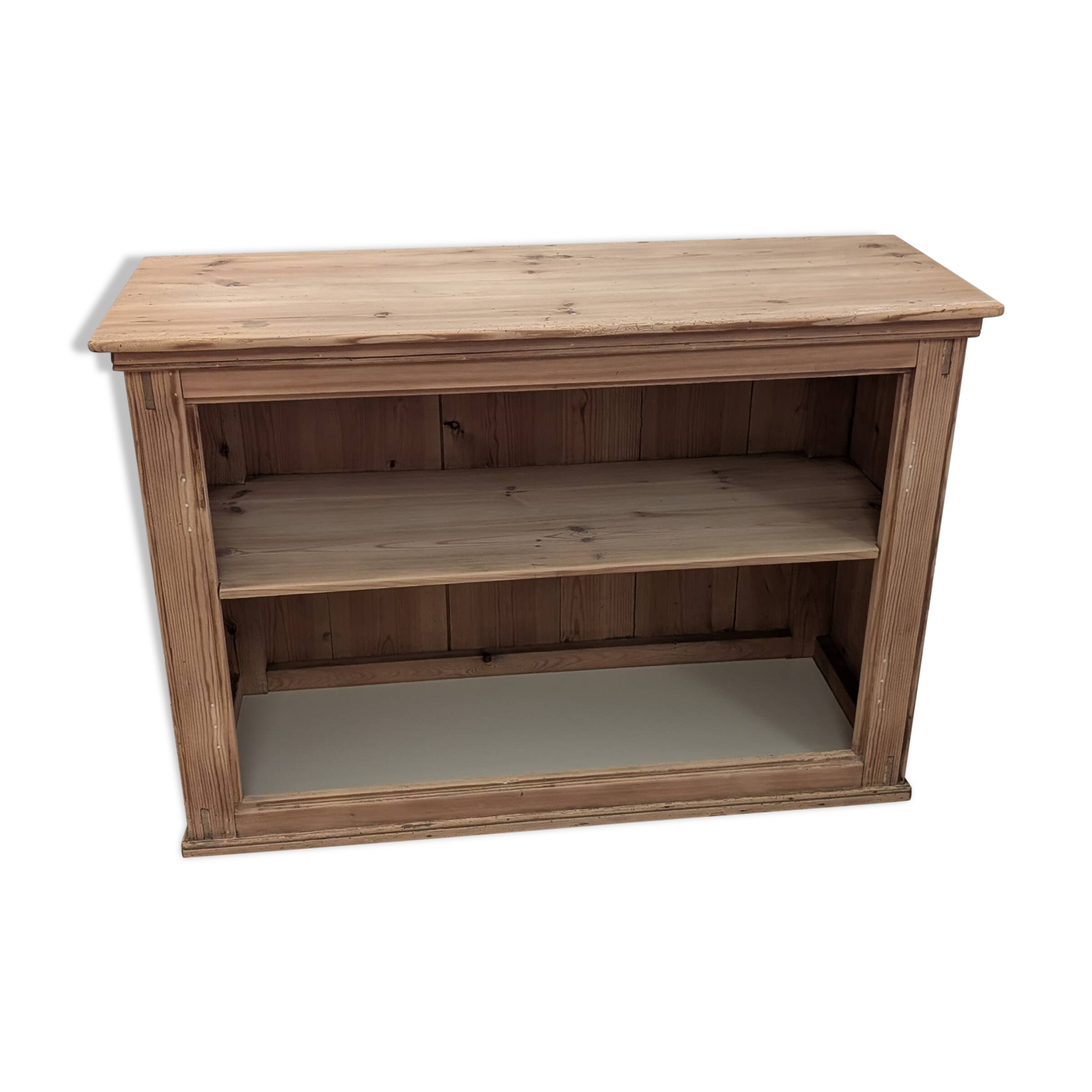 Console, open buffet, old wooden library.