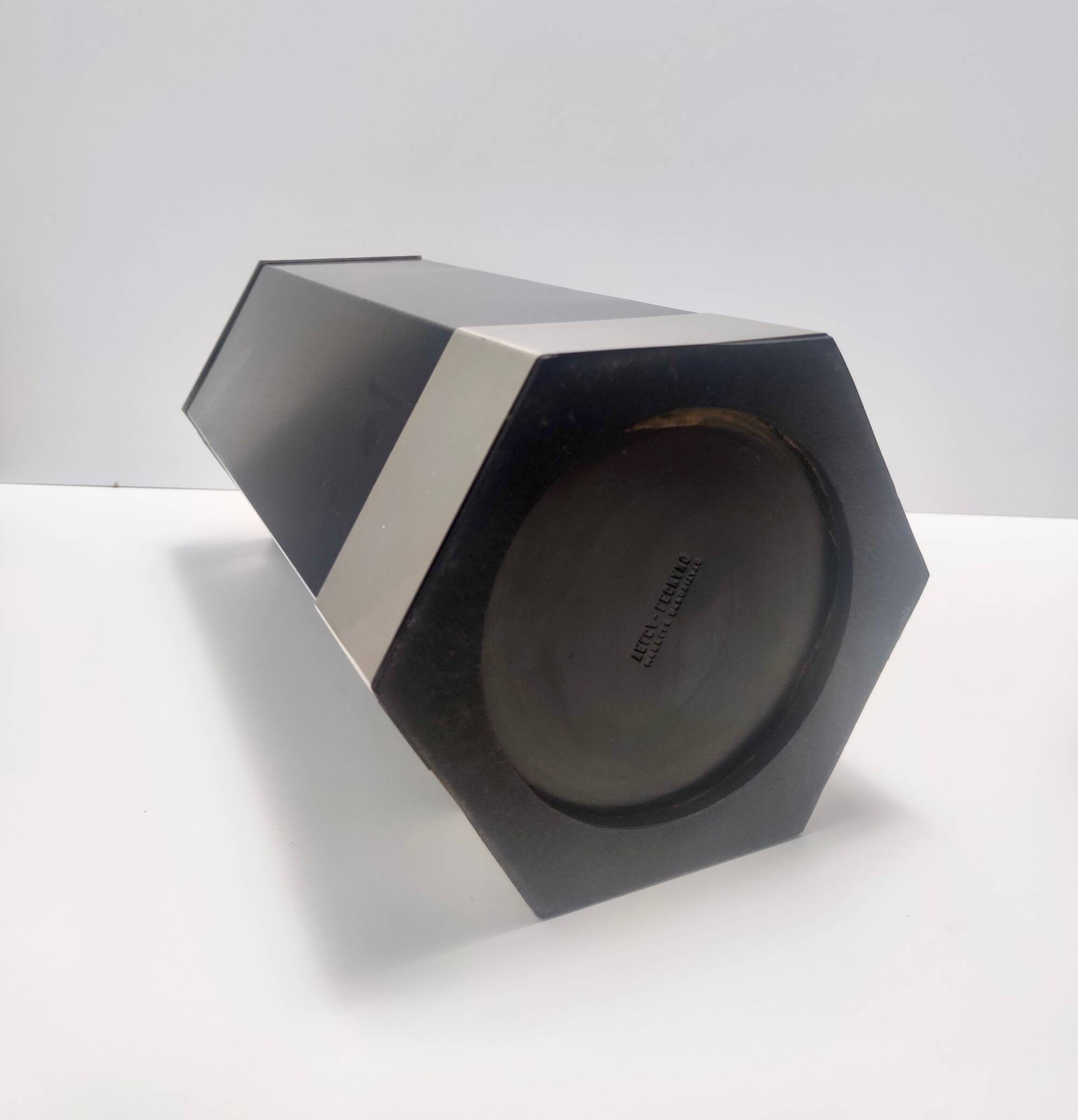 Porte-parapluie hexagonal en métal émaillé noir et acier satiné par Velca