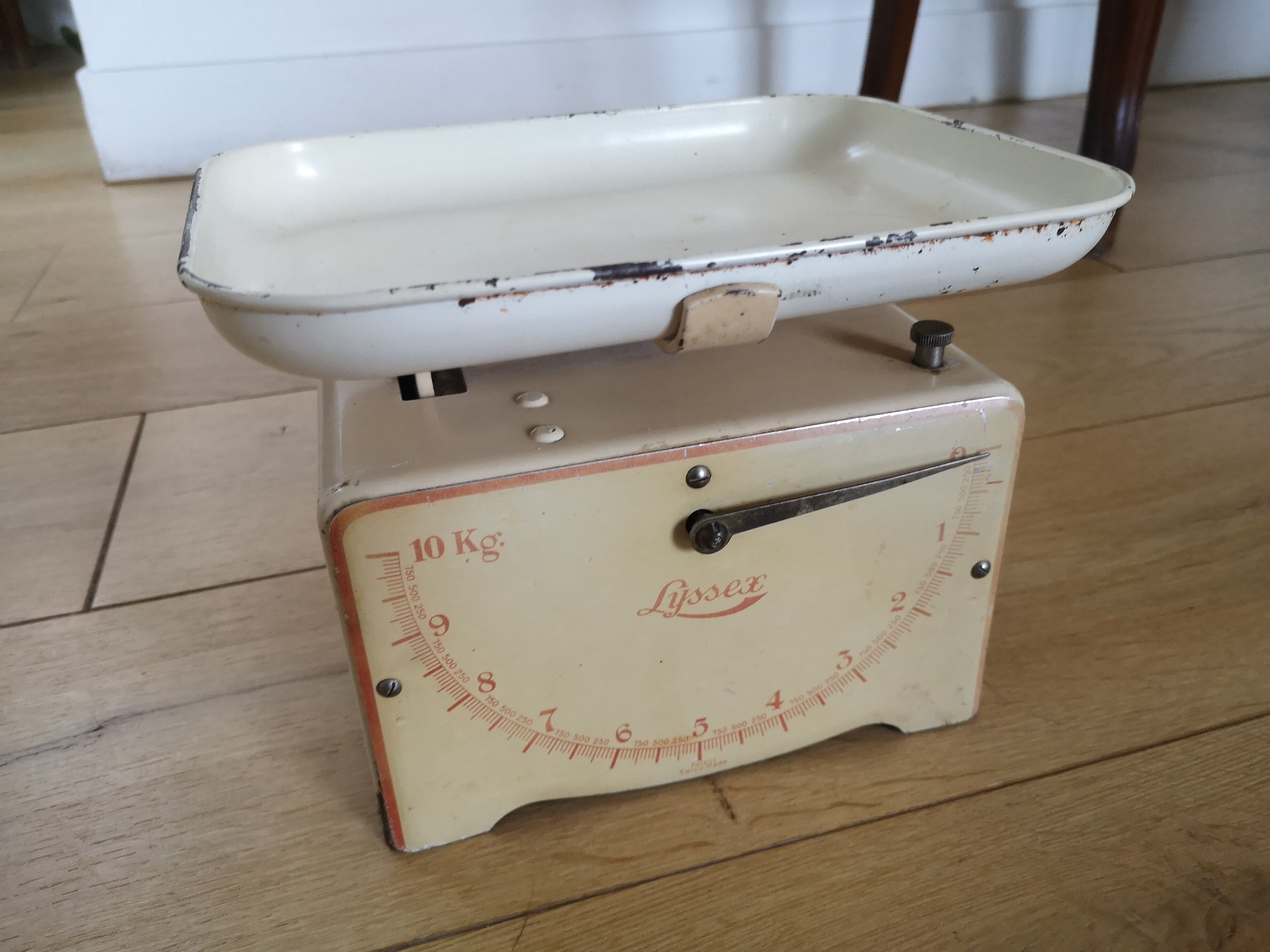 Vintage Swiss Lyssex household scale 10kgs