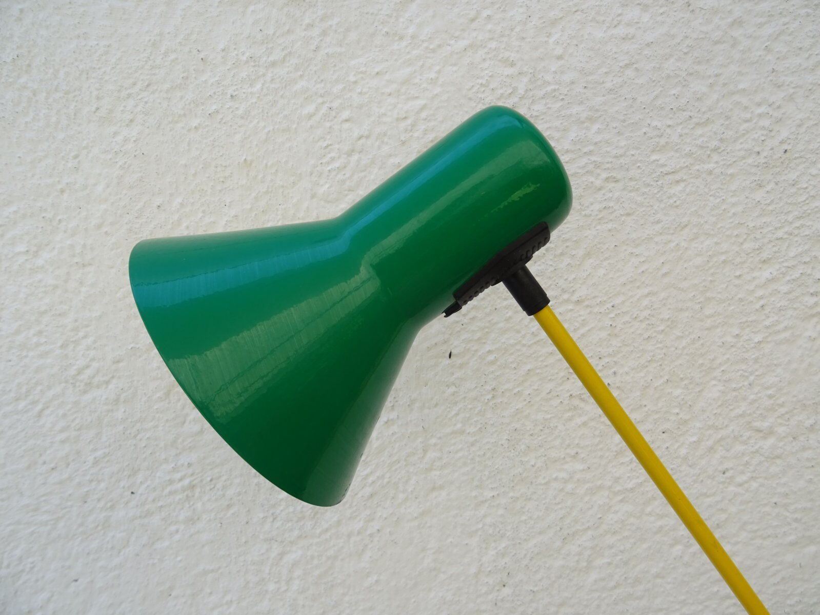 80s metal lamppost Memphis style