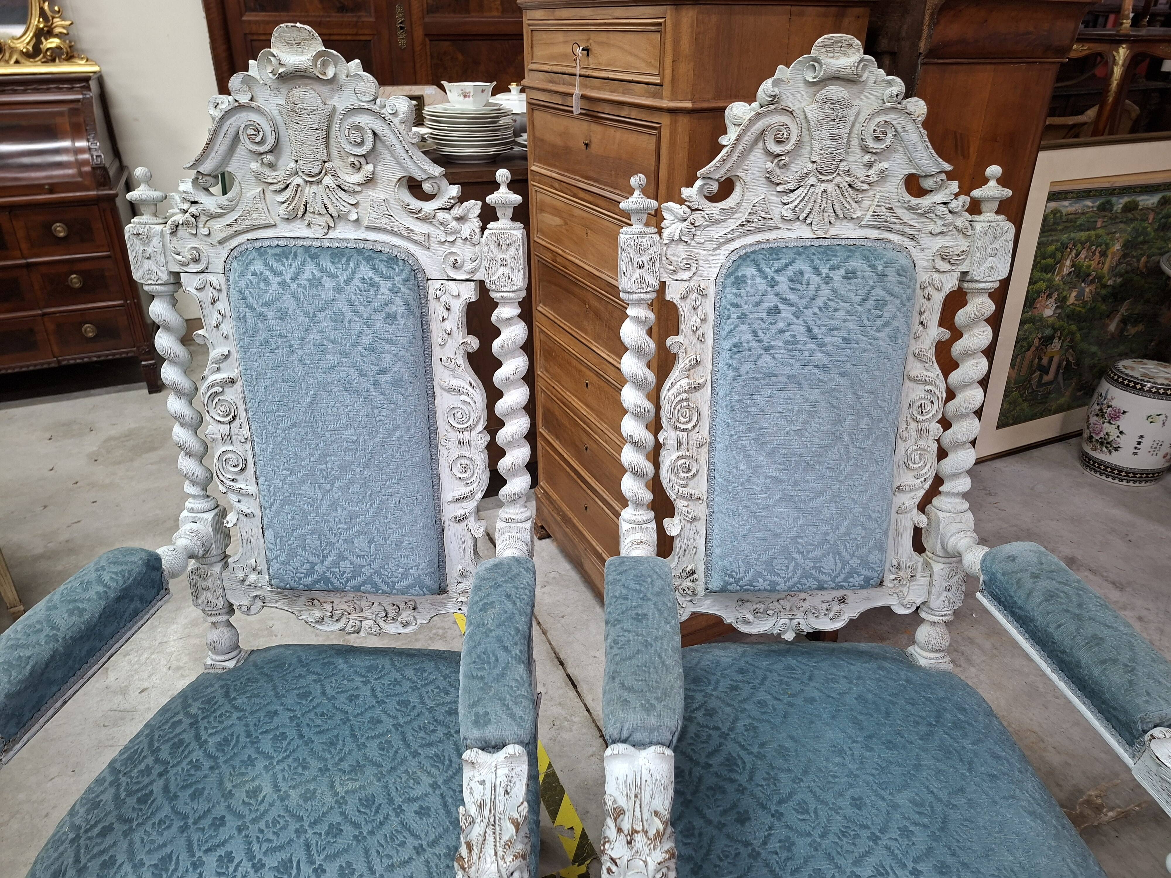 Pair of ceremonial armchairs in carved wood – Twisted columns
