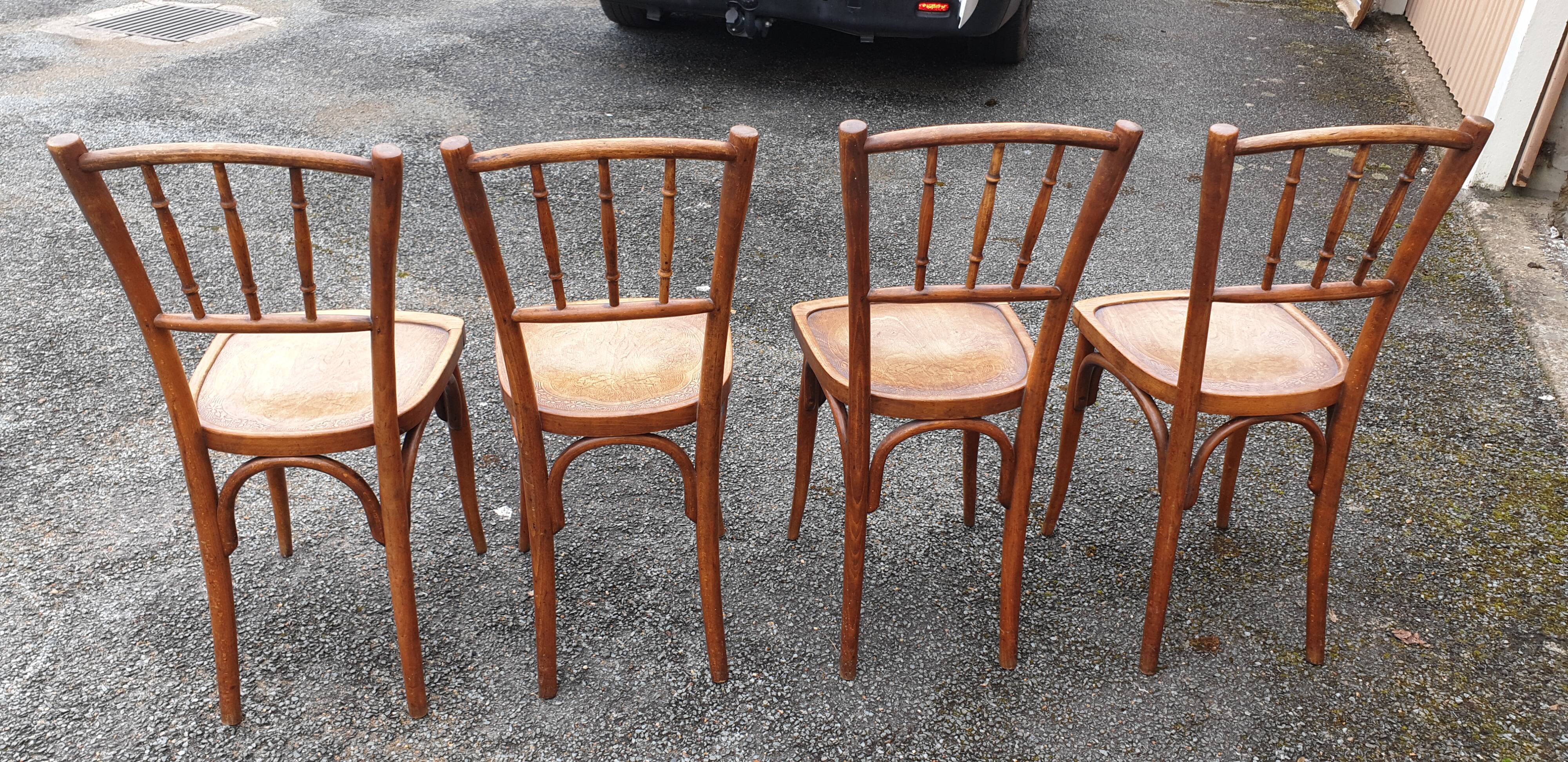 4 curved wooden chairs 1920/1940.