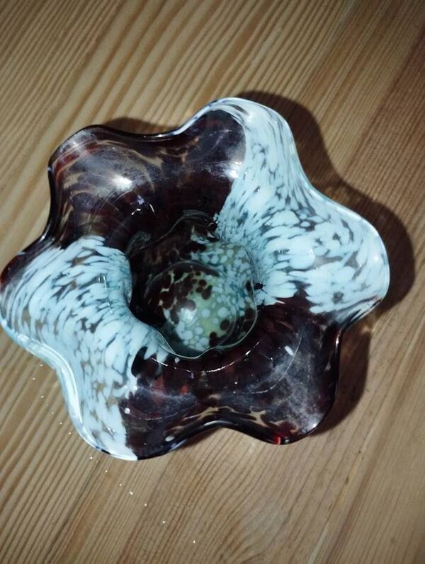 Vase en verre artistique soufflé, décor moucheté, années 60–70