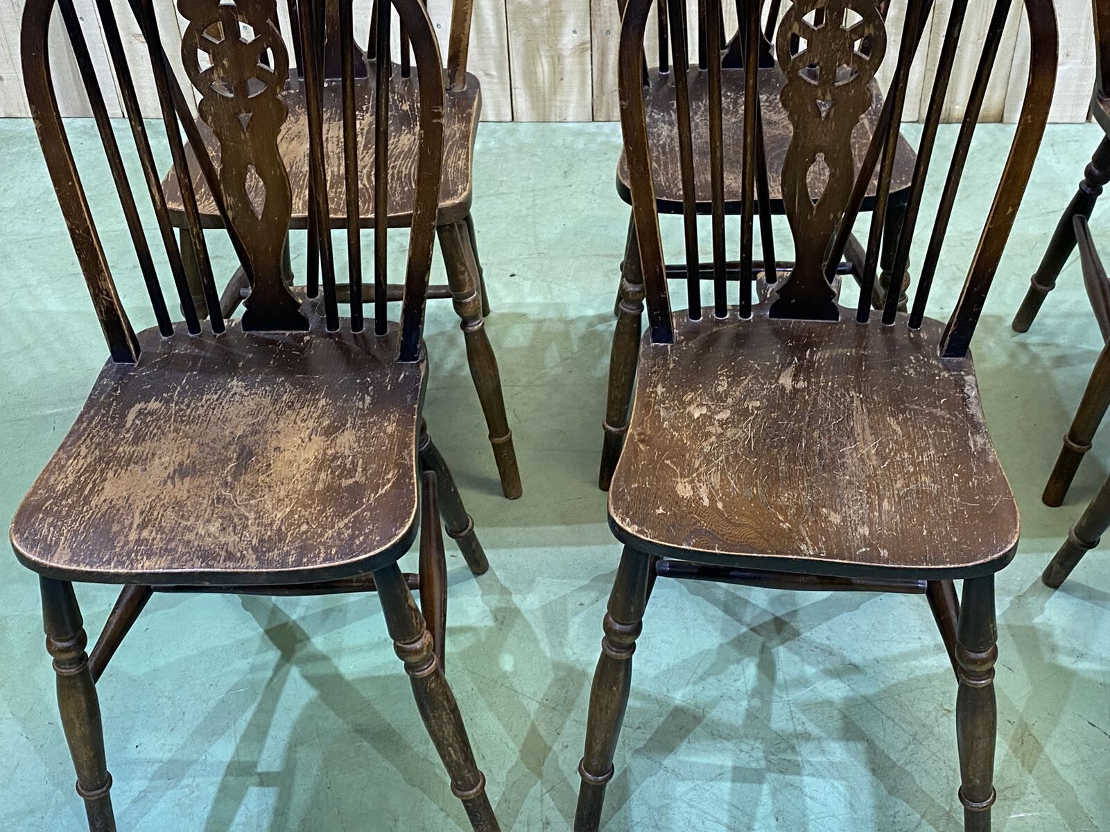 Série de 6 chaises bistrot anglaises en orme années 70