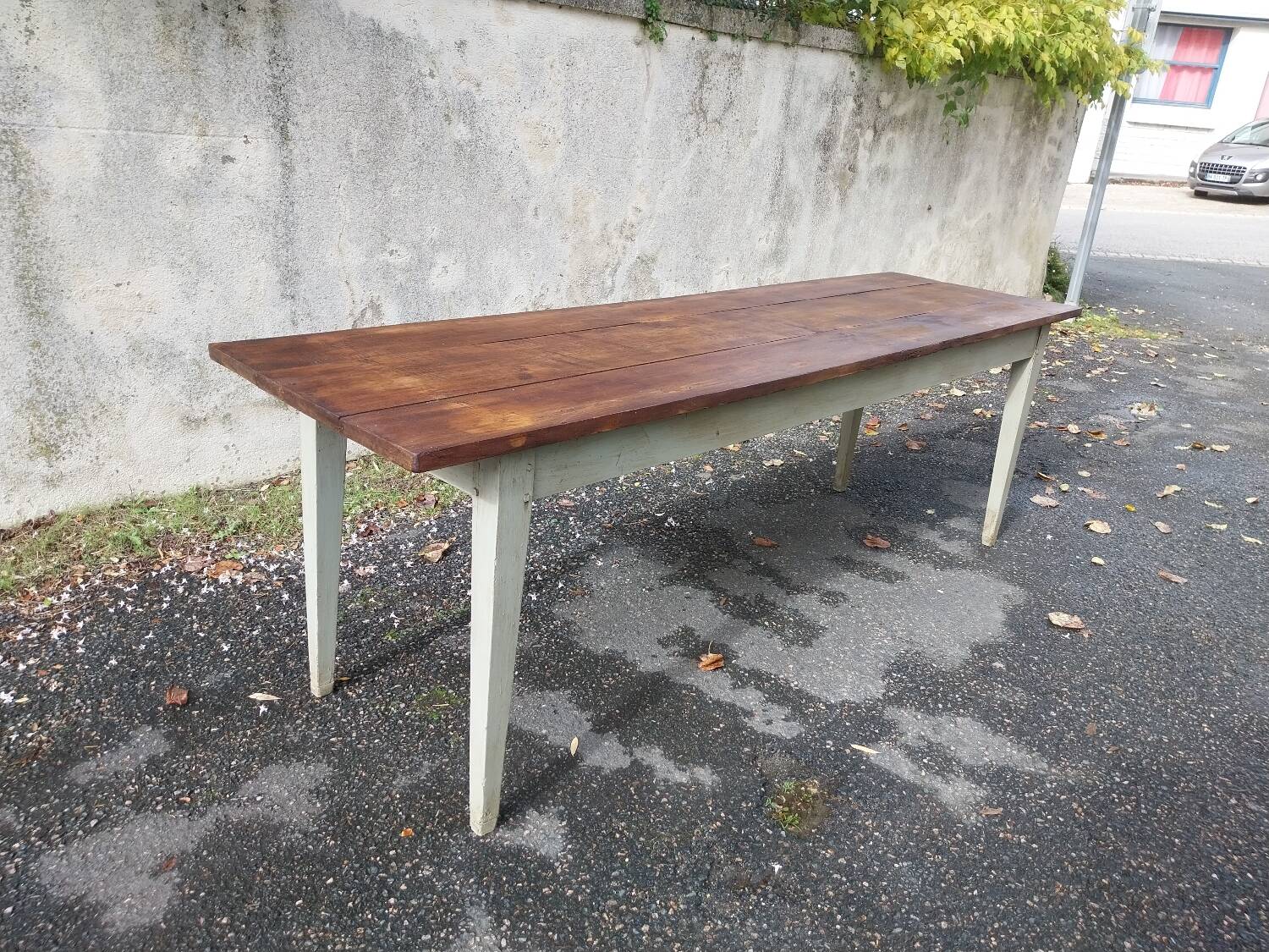 Farm table