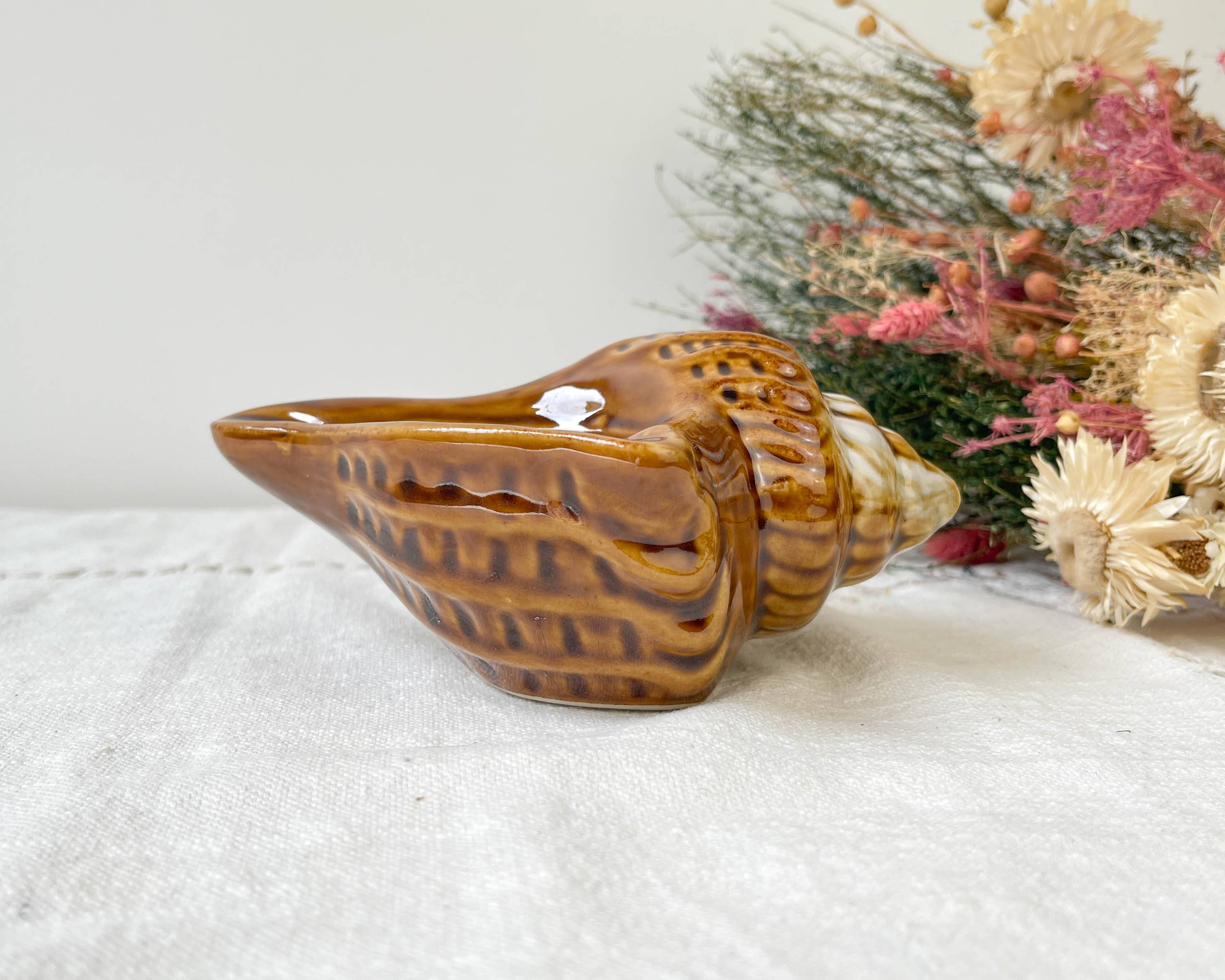 Vintage 50s shell ceramic ashtray