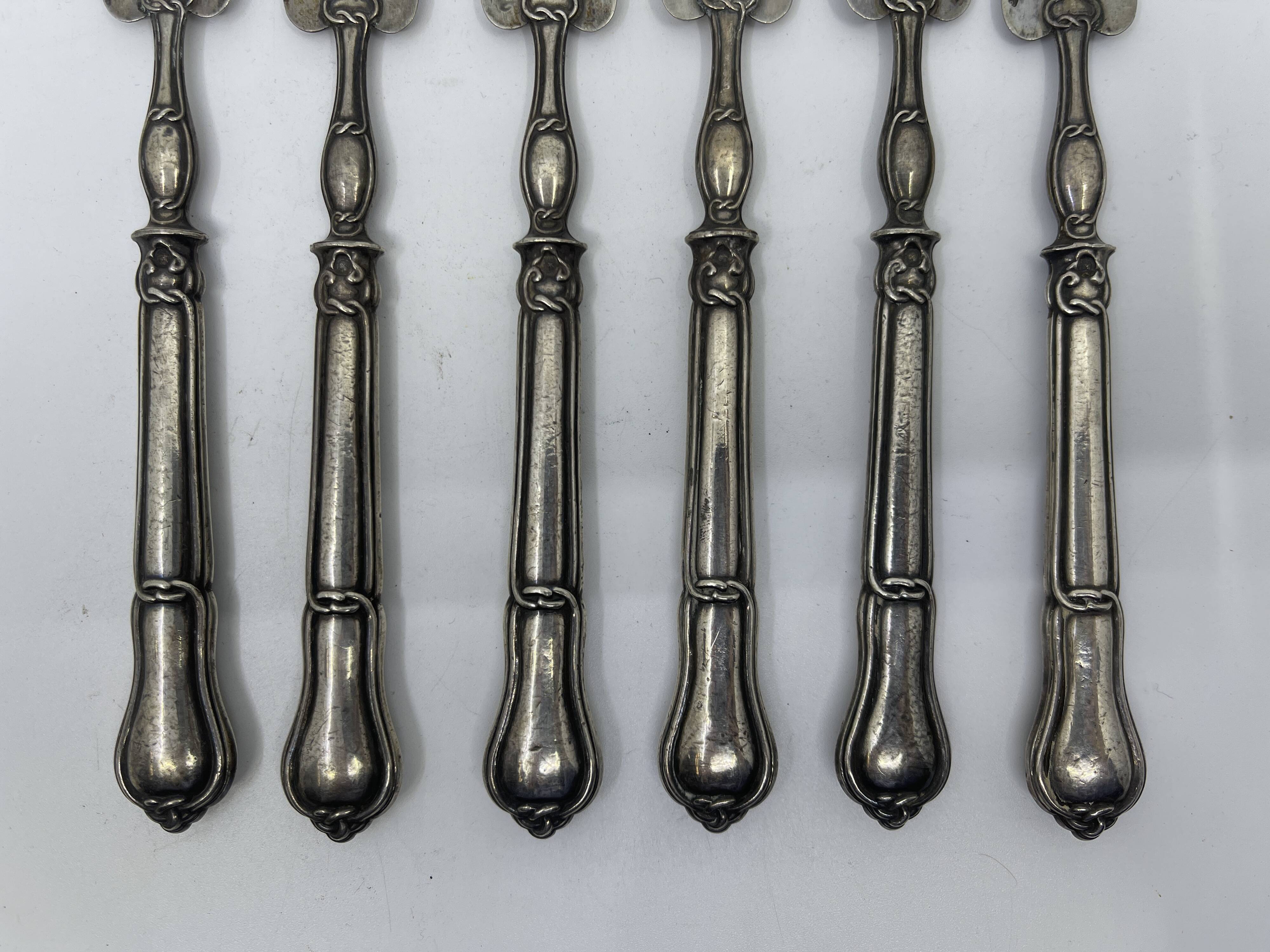 Set of 6 silver-plated oyster forks with 7 knot pattern filigree.