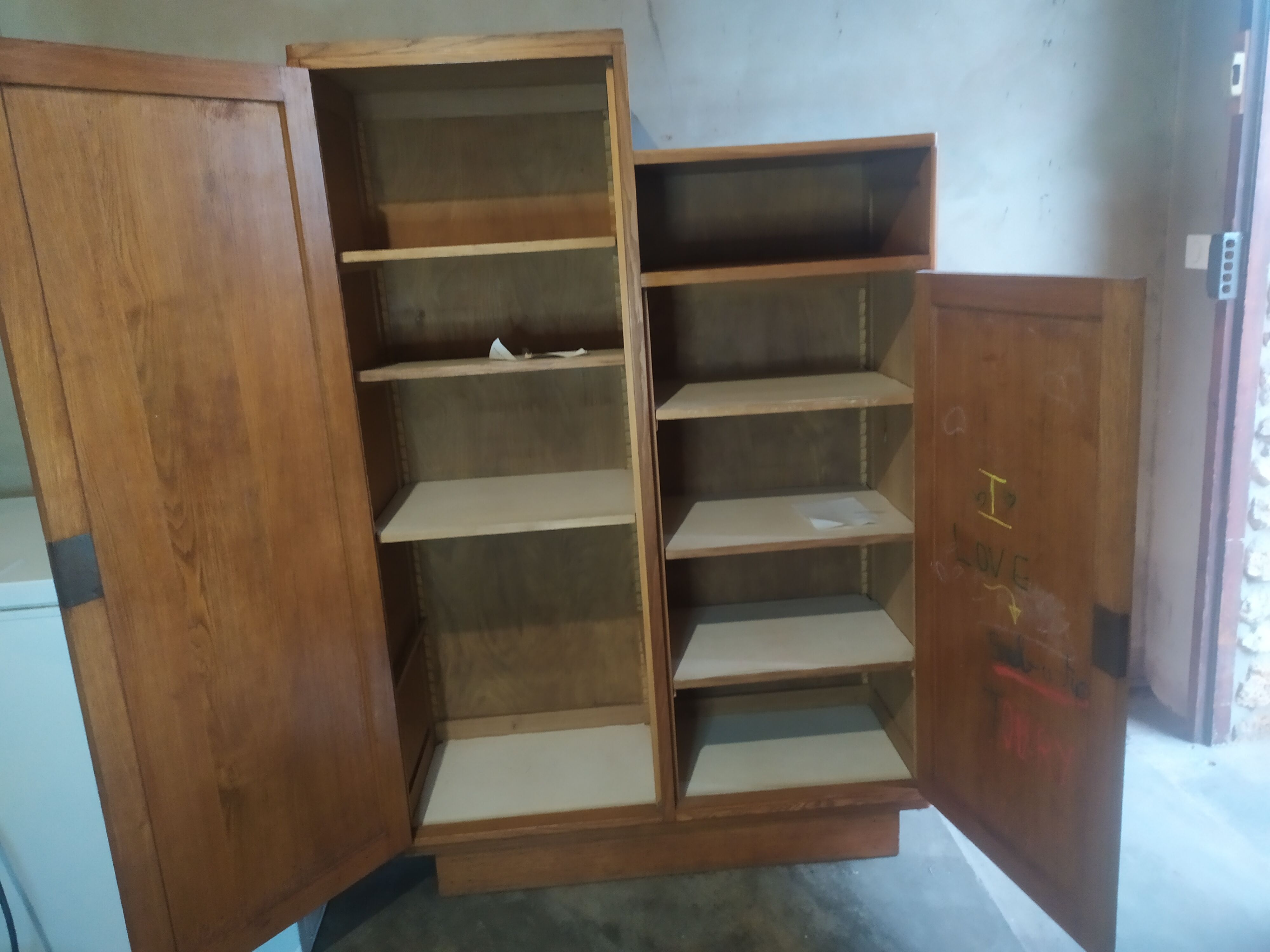 Asymmetrical cabinet