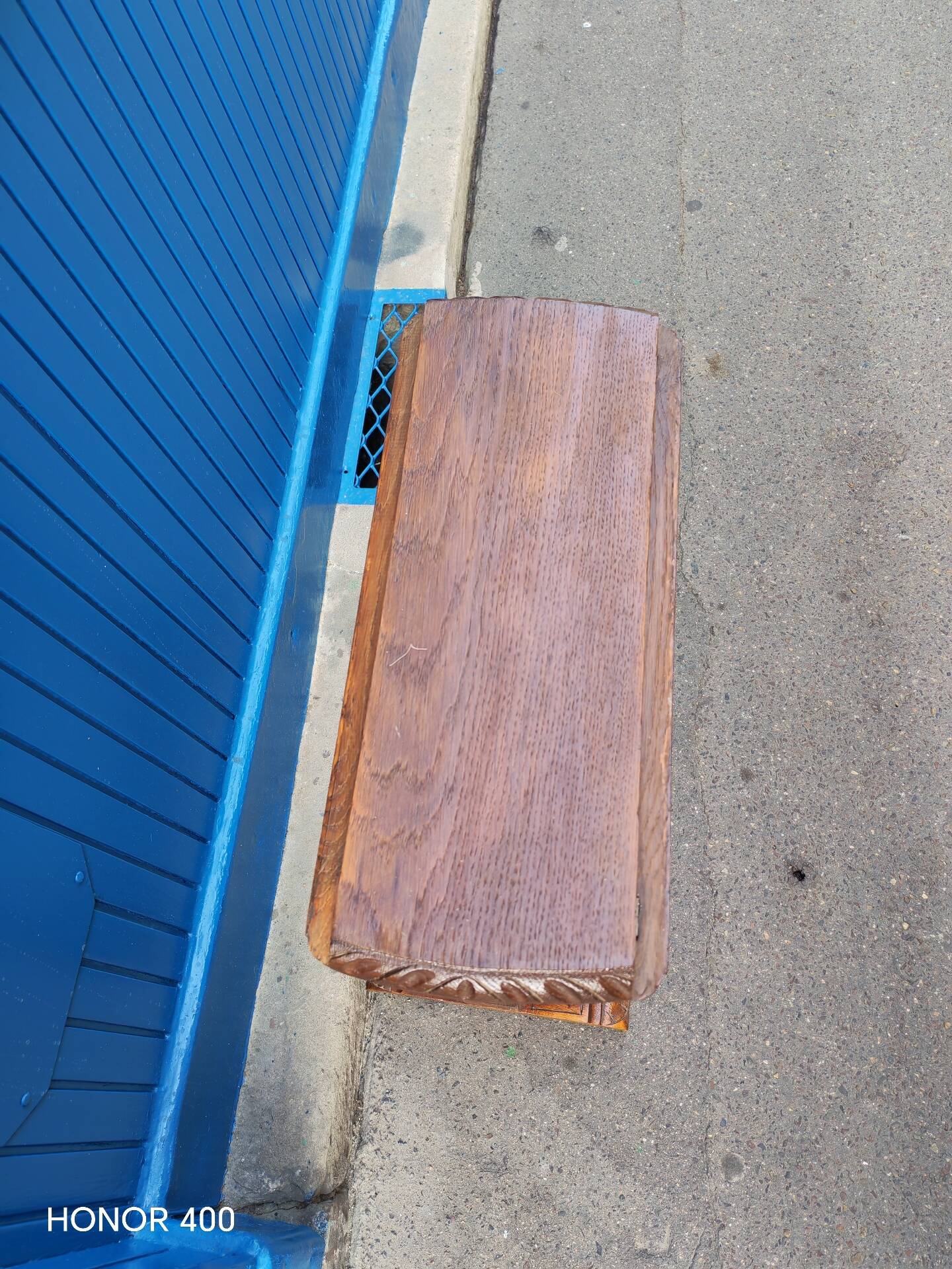 Drop-leaf coffee table