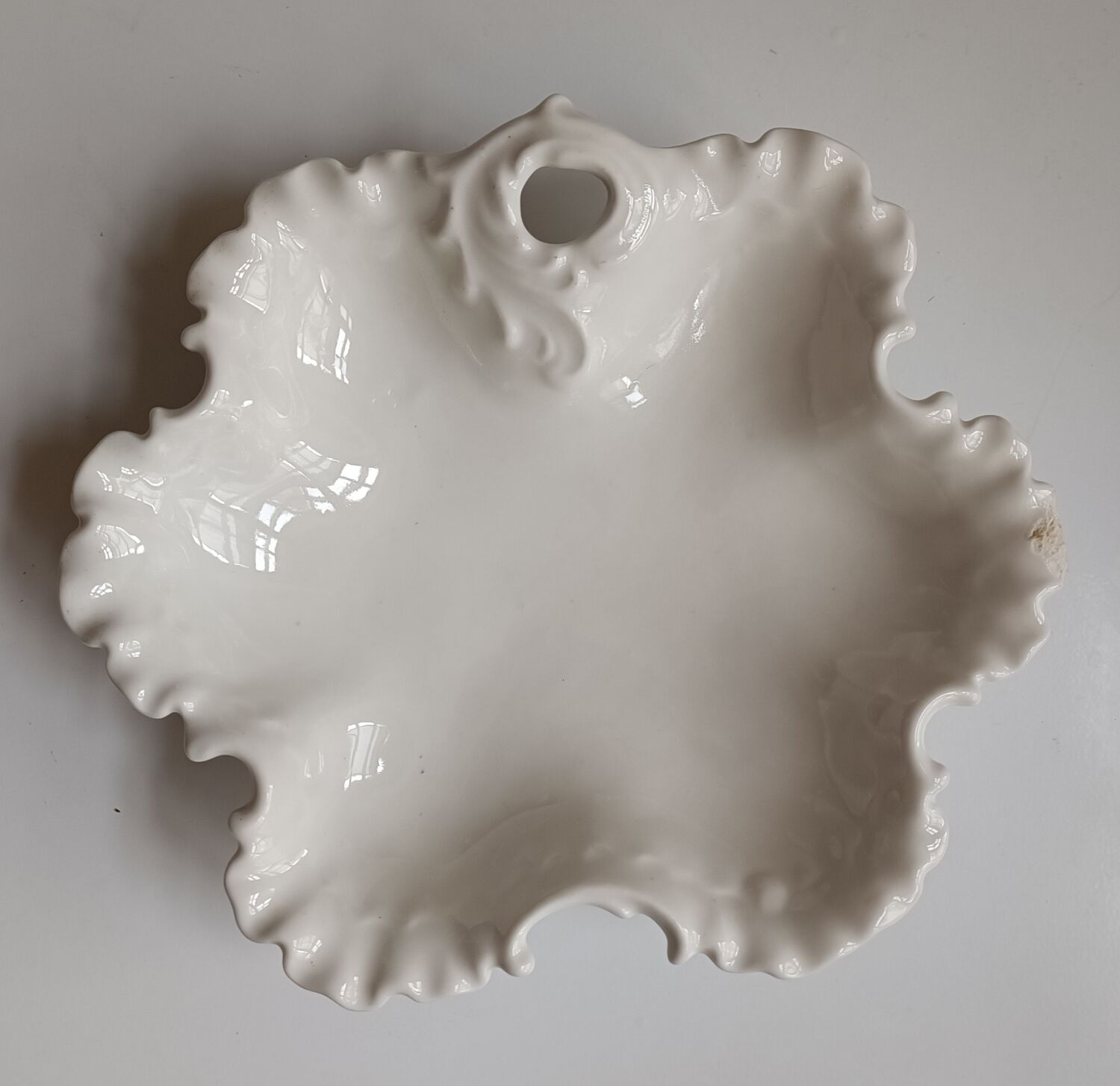 Porcelain pouch tray