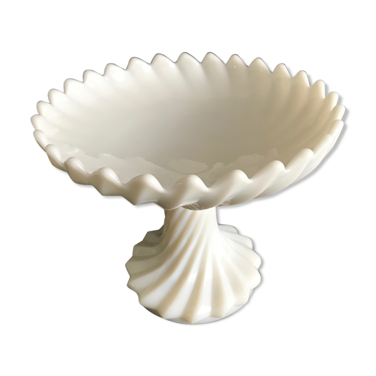 Standing cup - Art nouveau - white opaline