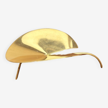 Small brass leaf plate on legs, France, 1960s.