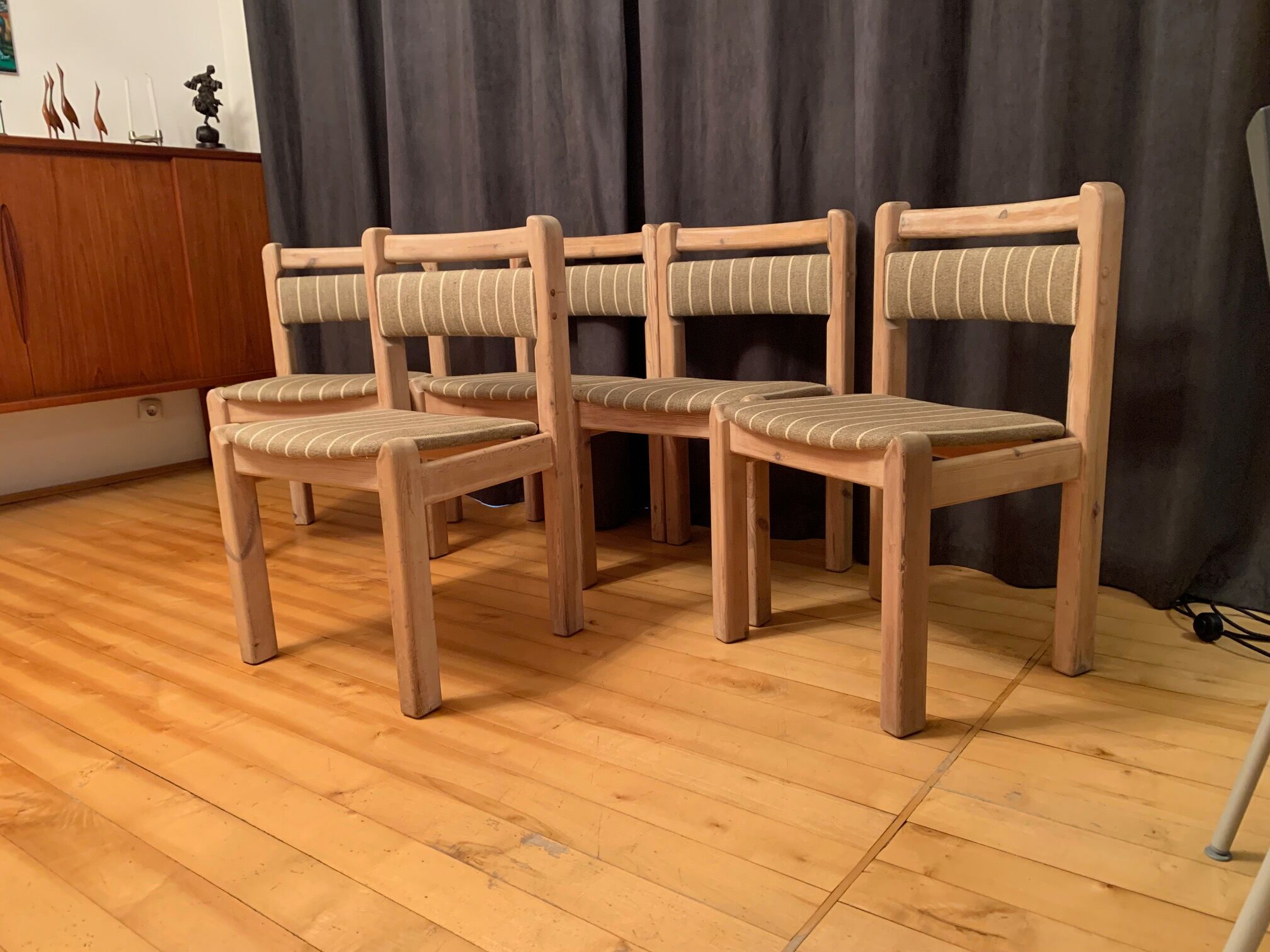 Set of five Thorsø Stolefabrik chairs, Denmark, 1970s.