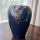 Vase bleu avec inclusion