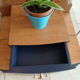 chevet relooké bleu profond et bois