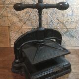 Cast iron binding press