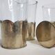 Ensemble de 5 verres à thé marocains anciens en verre et maillechort martelé