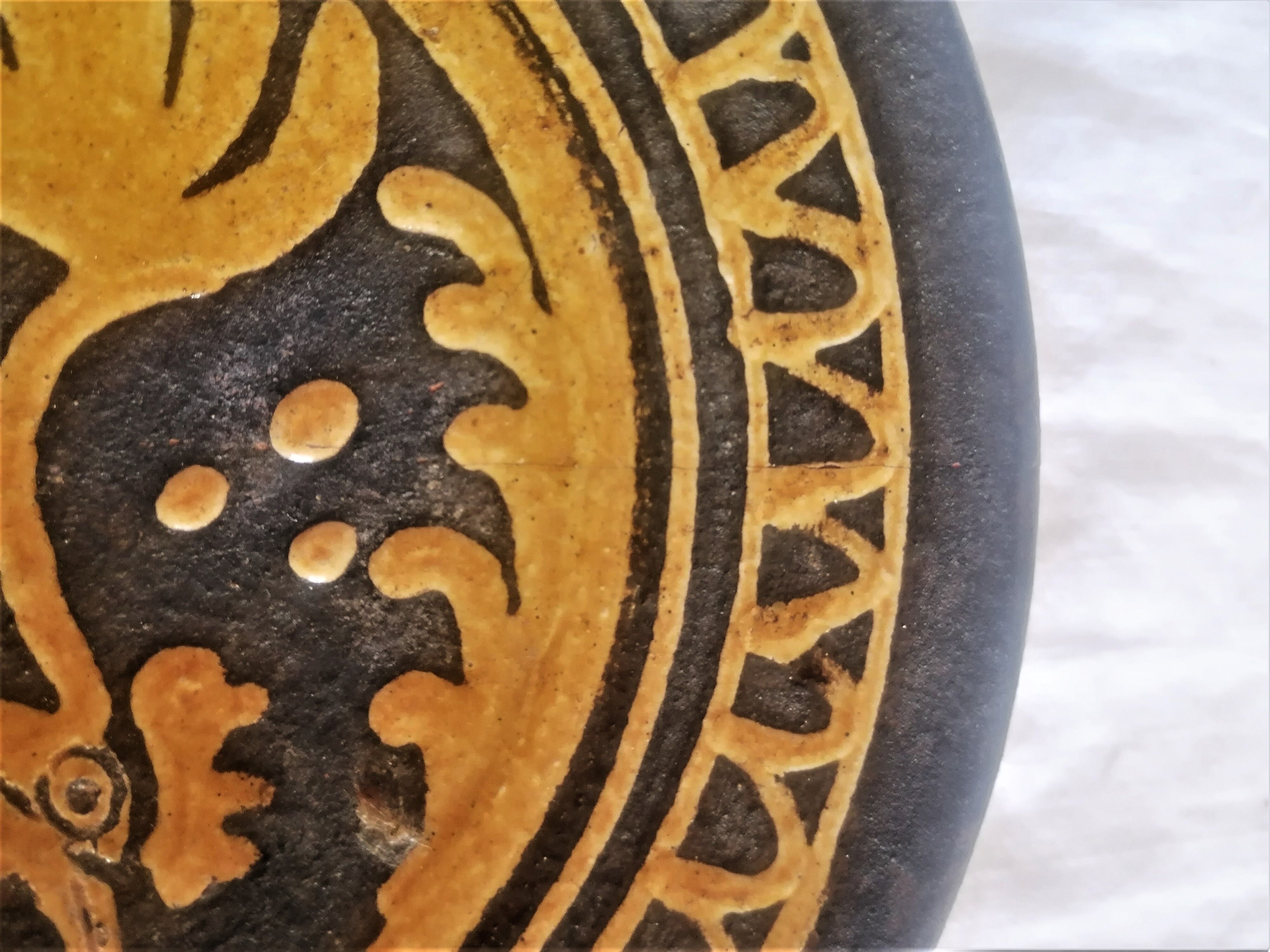 Old glazed terracotta plate. Safi. Year 69.