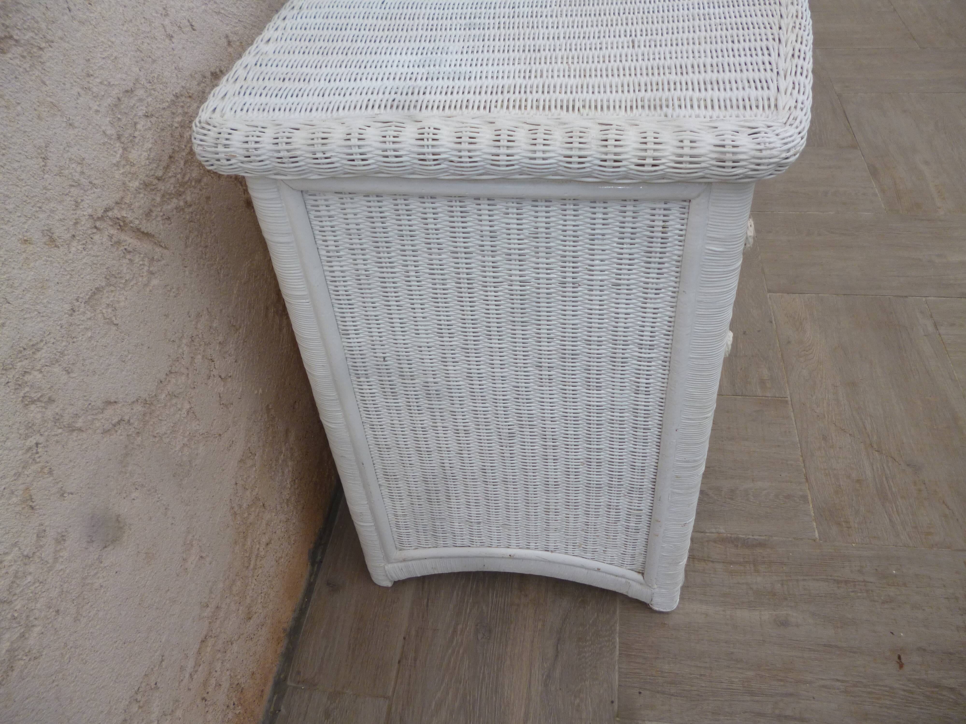 Commode blanche rotin osier incurvé