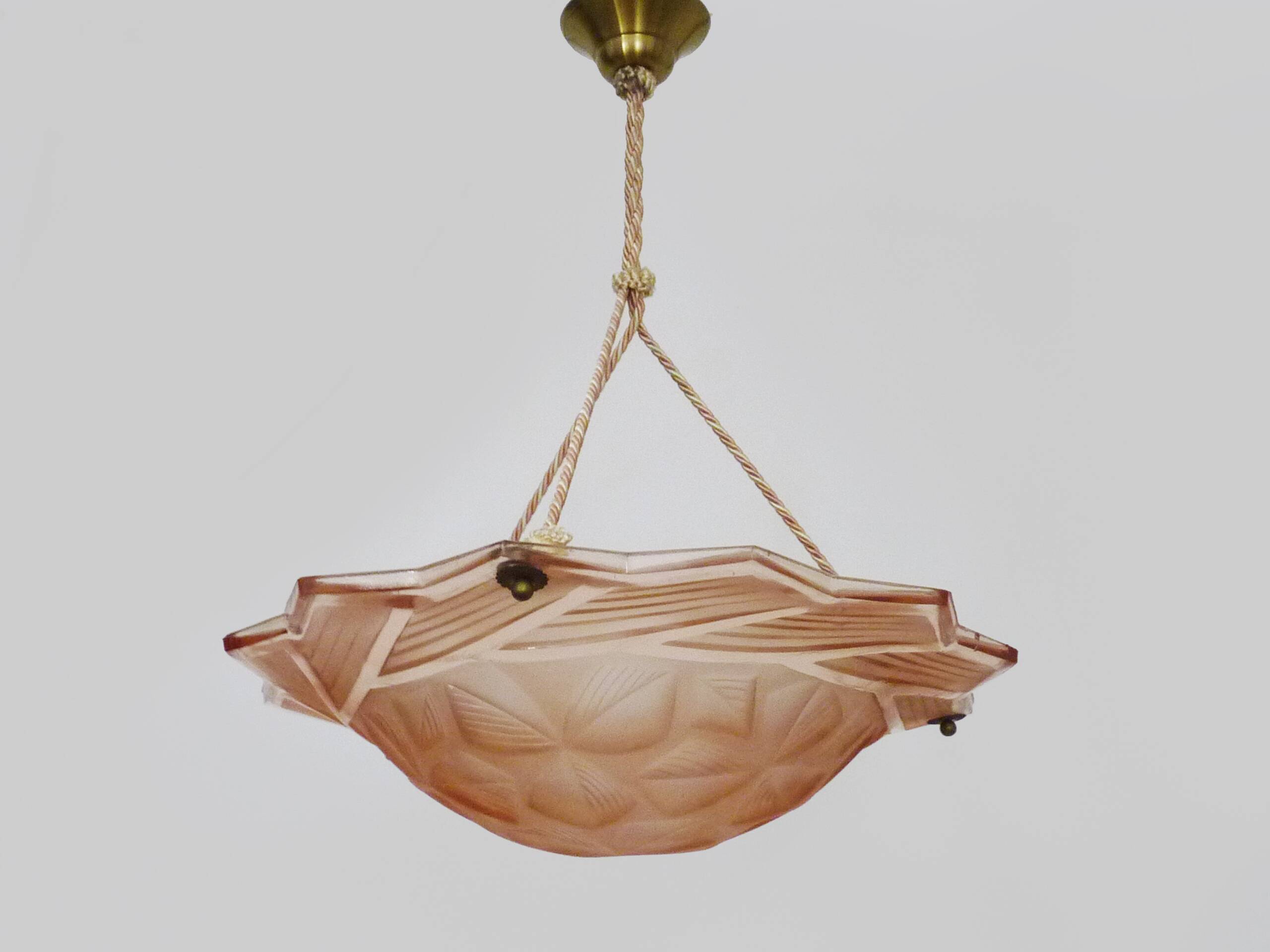Antique Art Deco star-shaped pendant light with one burner, made of pâte de verre.