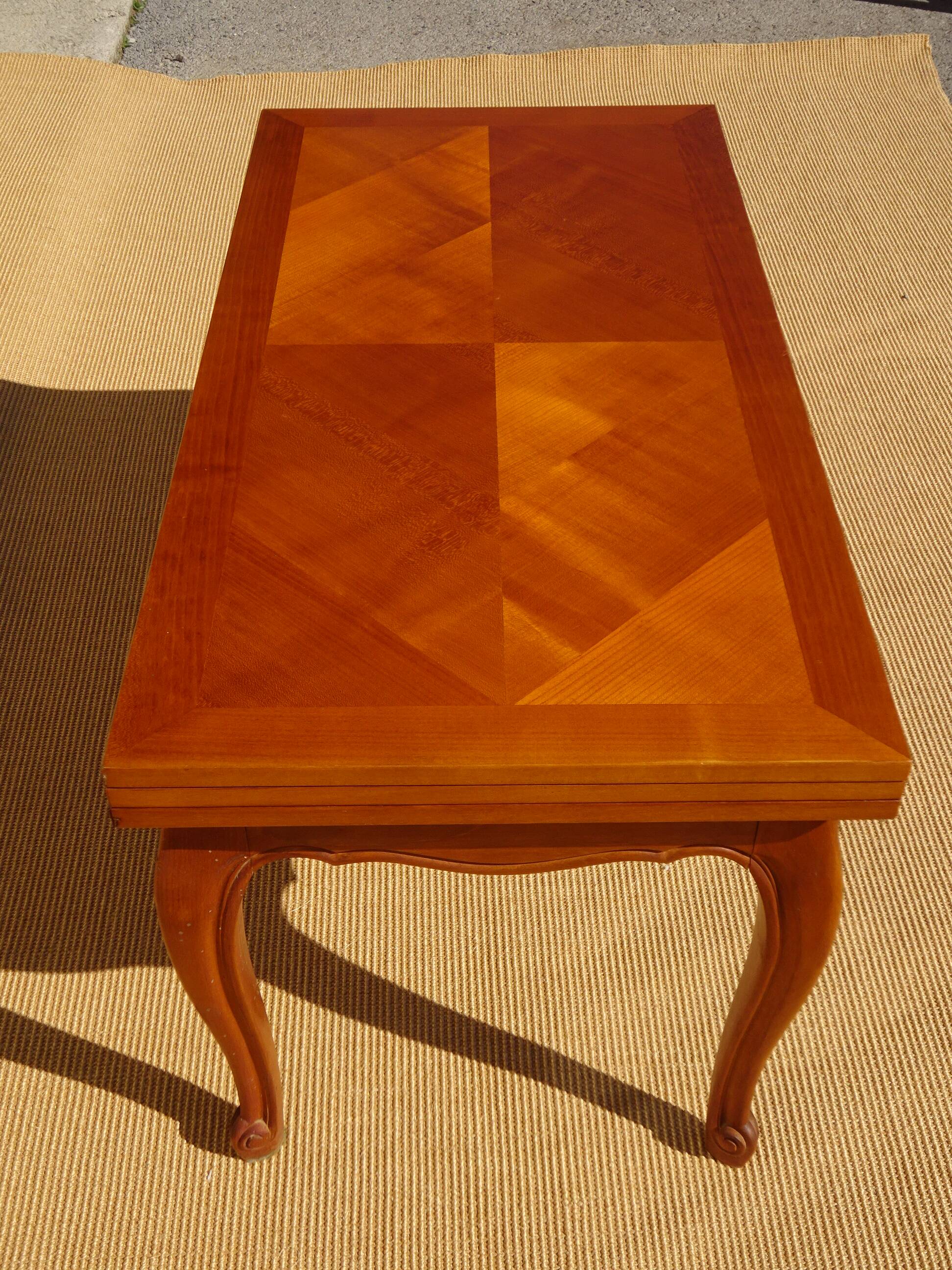 Coffee table that can be converted into a dining table, inspired by A.Ducrot