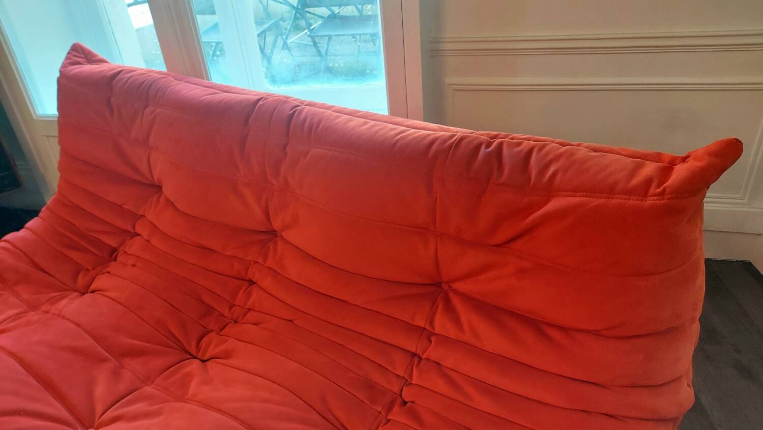 100% original - Ligne Roset Togo 3-seater bench – Red Alcantara (Goya