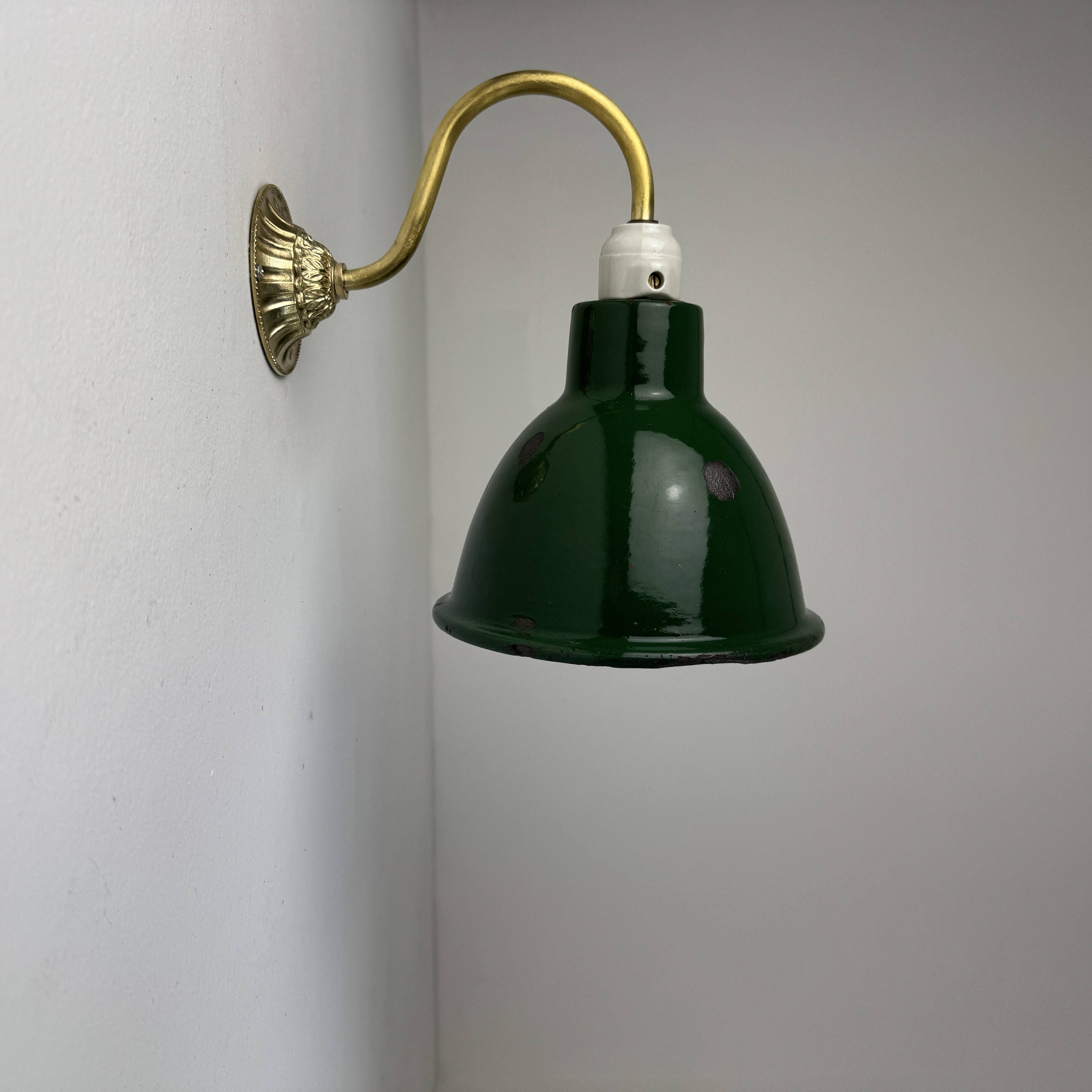 Antique workshop wall light in brass and enameled sheet metal
