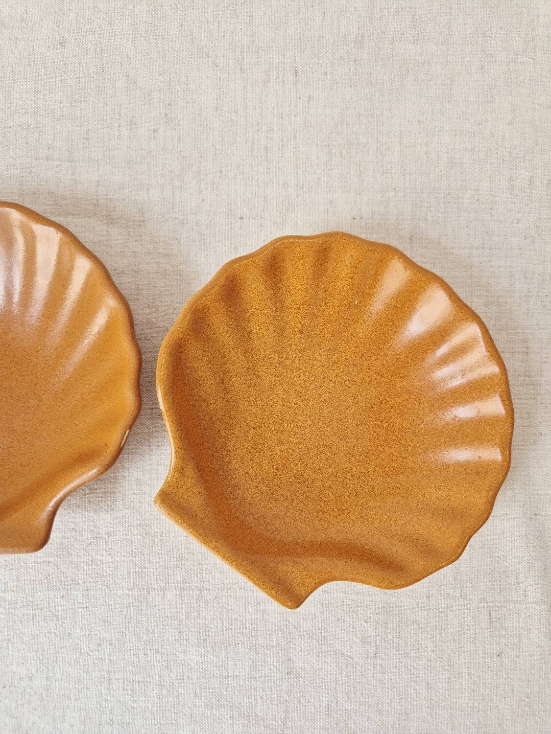 Set of 2 stoneware shells from the 60s | Made in France - Émile Henry Vintage