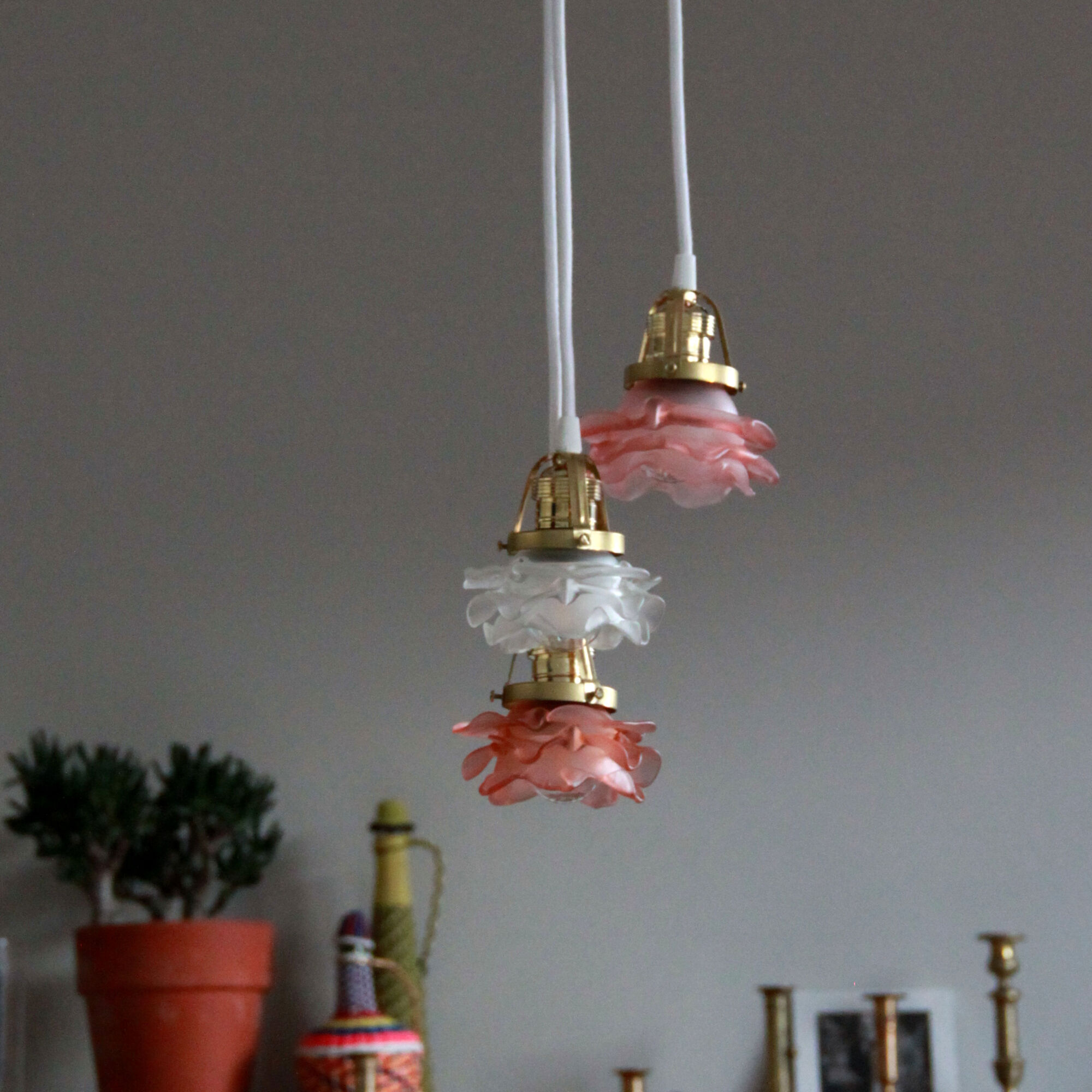 Chandelier suspension waterfall 3 lamps glass paste flower pink tulip old art deco