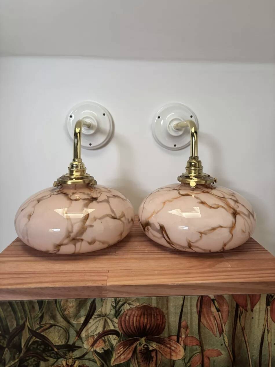 Pair of wall sconces in marbled opaline.